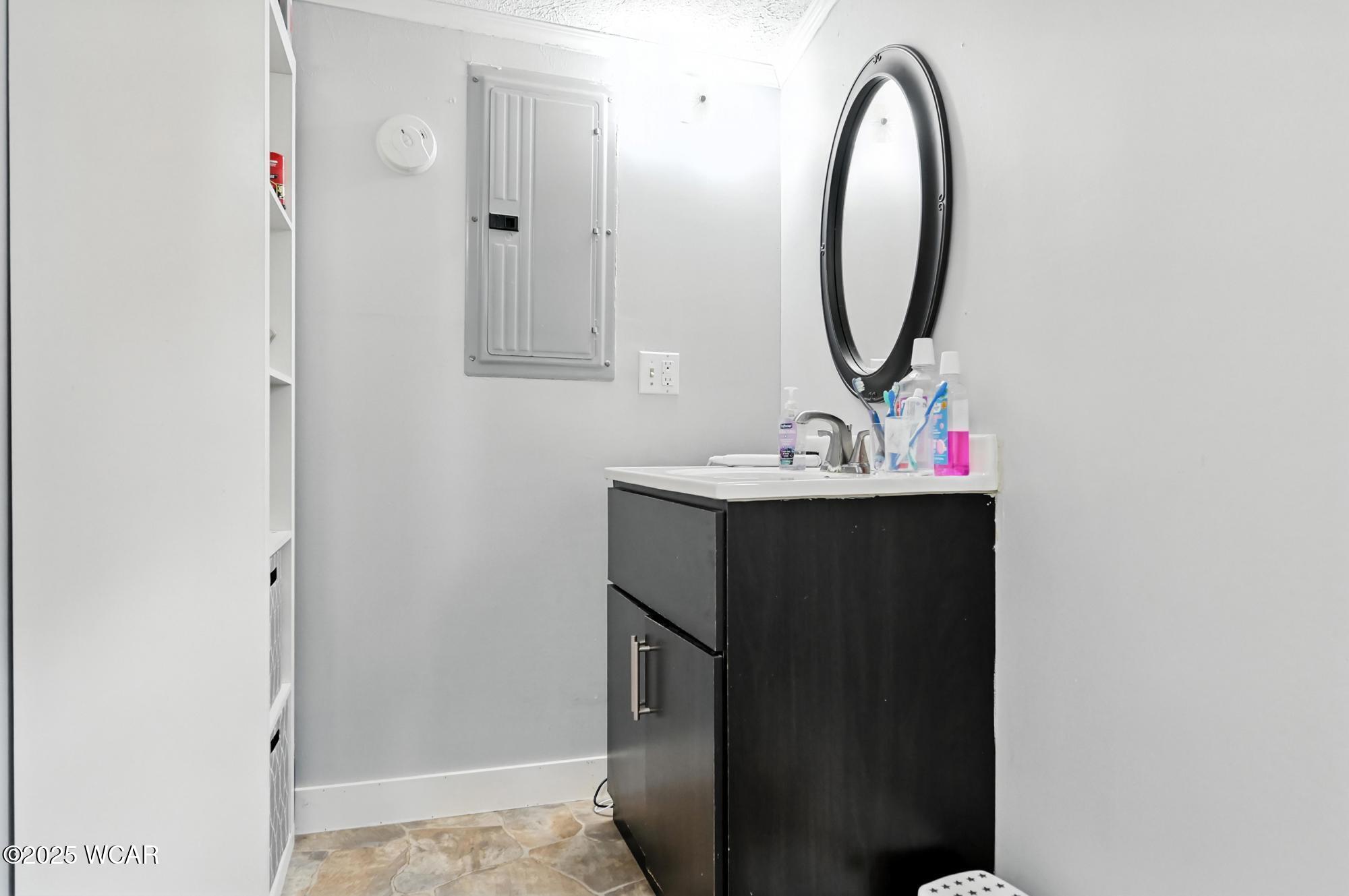 104 Railroad Street, Middle Point, Ohio