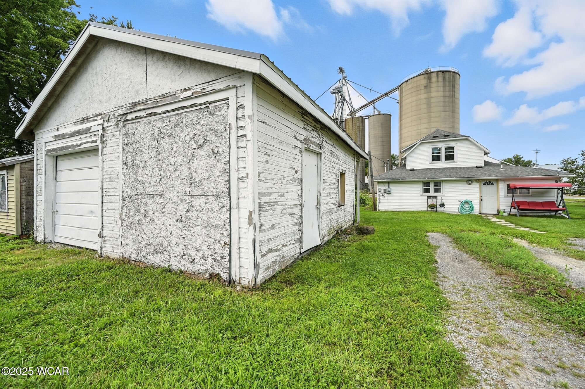 104 Railroad Street, Middle Point, Ohio