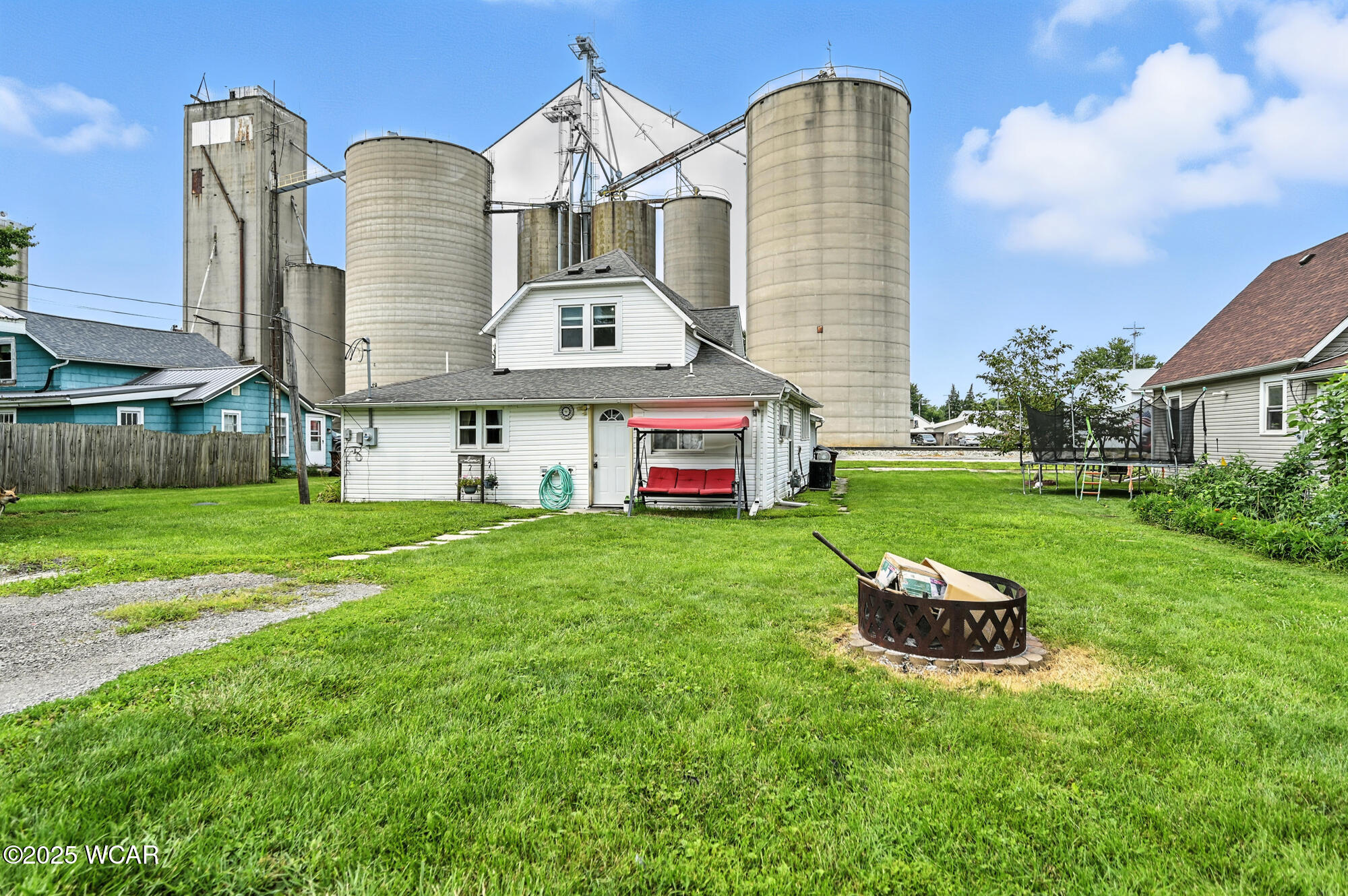 104 Railroad Street, Middle Point, Ohio