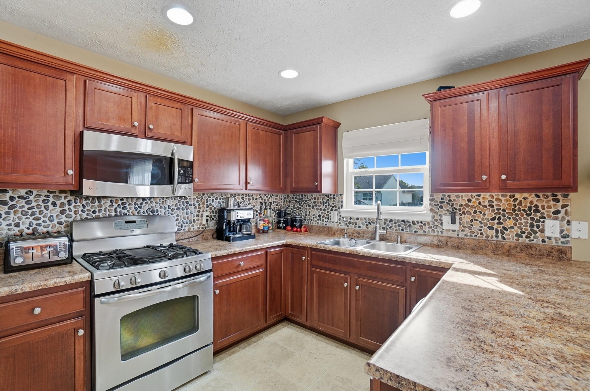 1760 Hunters Ridge Drive, Troy, Ohio 45373