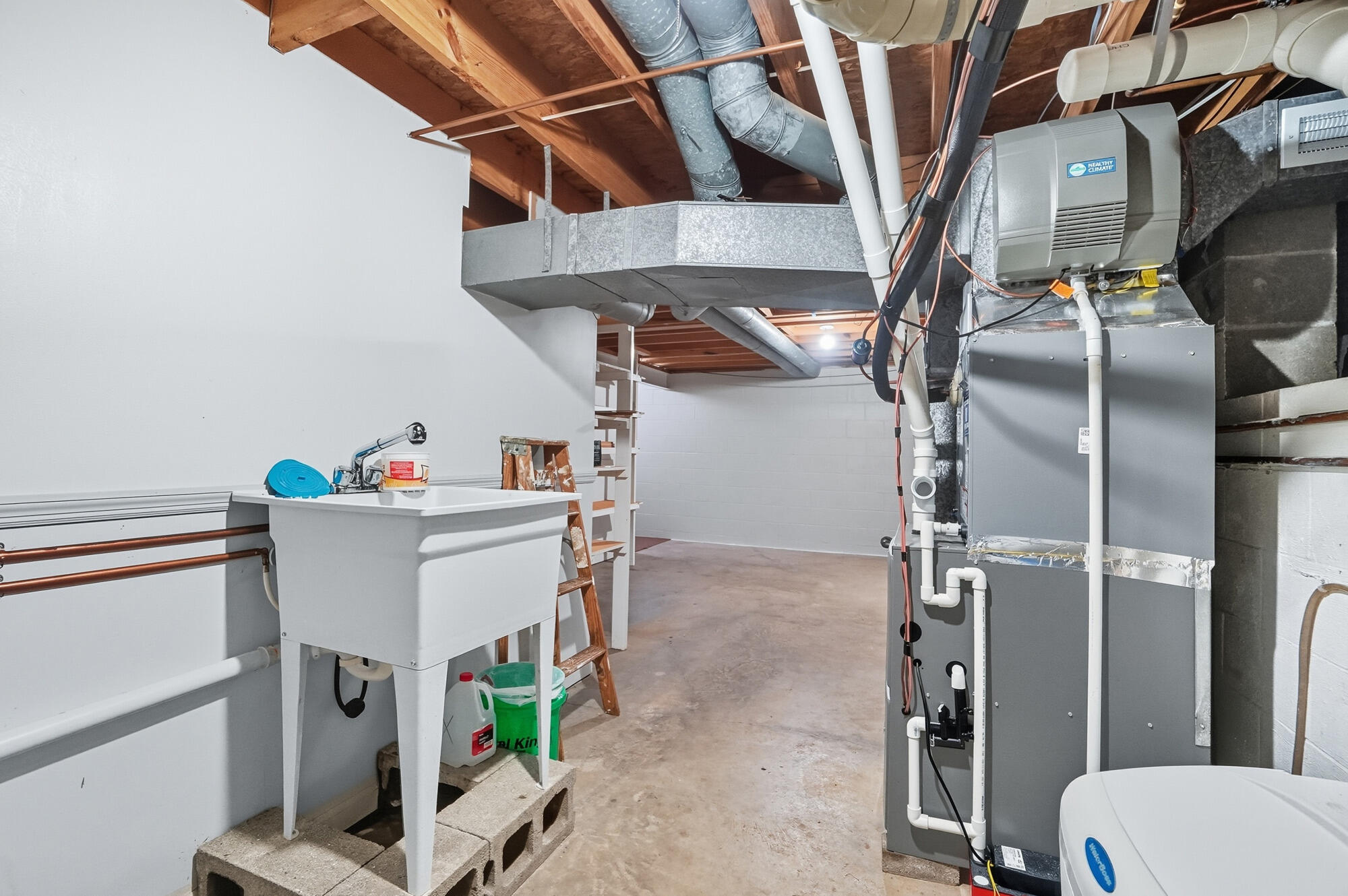 570 Aberfelda Drive, Springfield, Ohio 45504