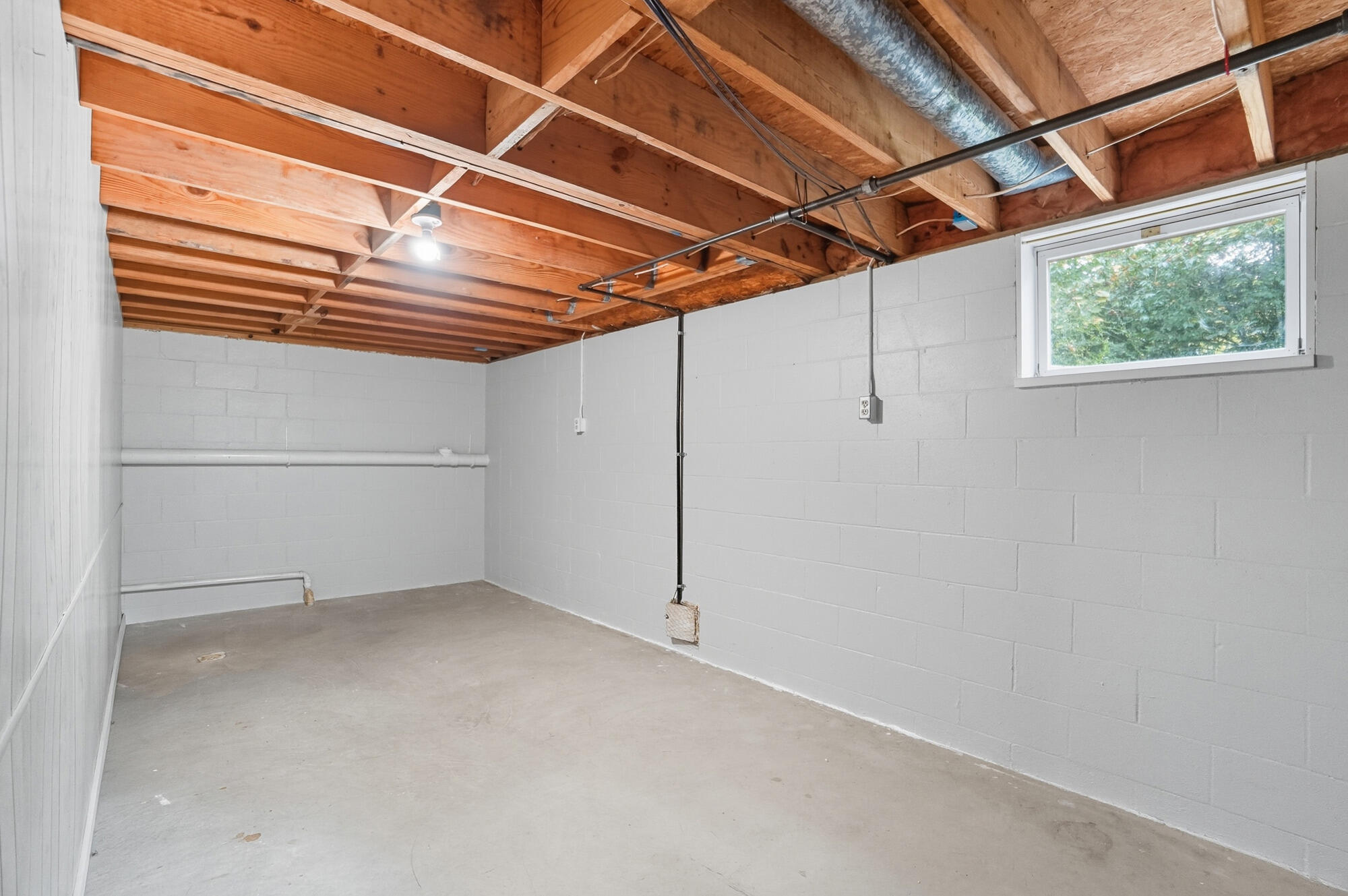 570 Aberfelda Drive, Springfield, Ohio 45504