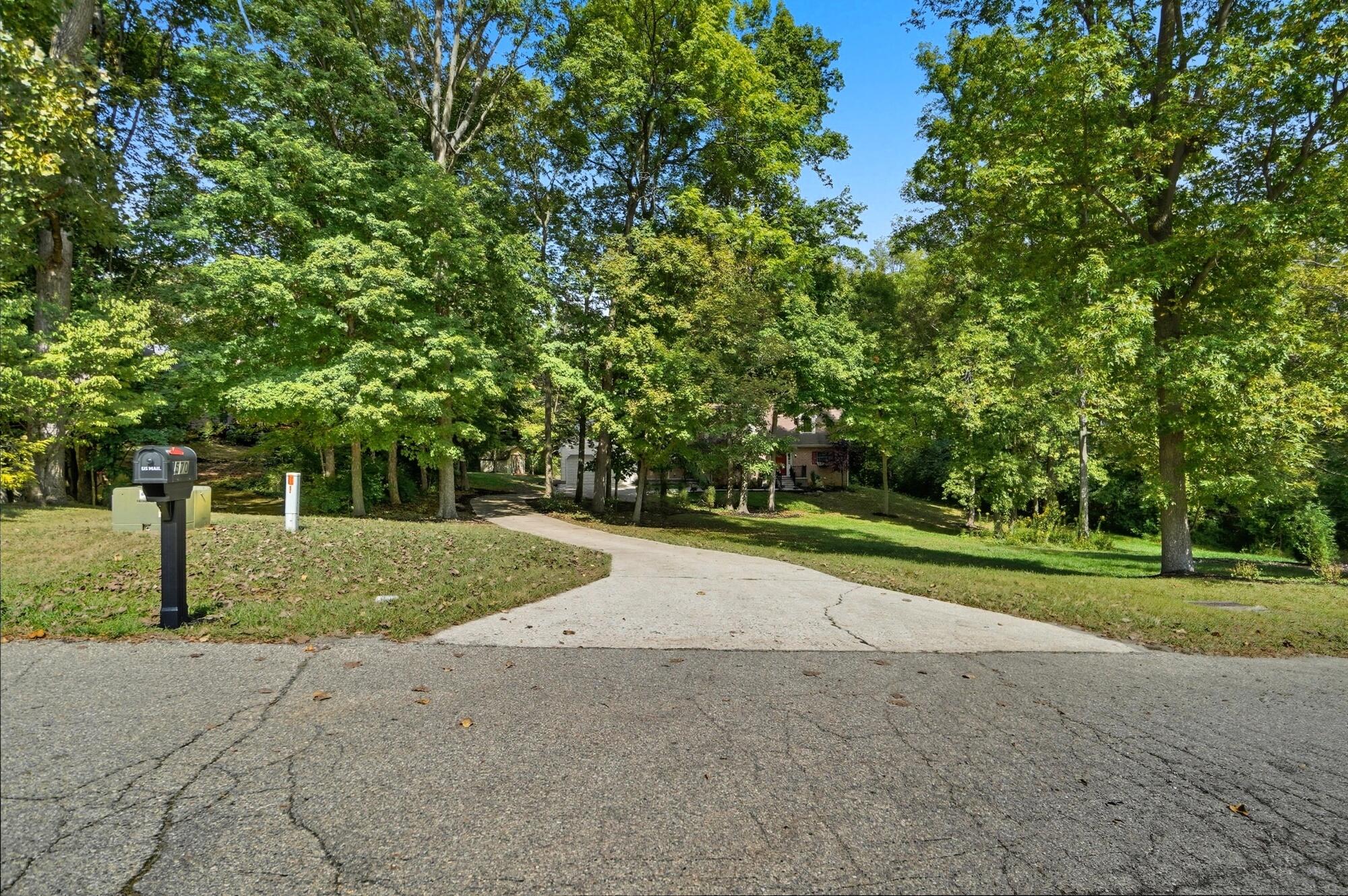 570 Aberfelda Drive, Springfield, Ohio 45504