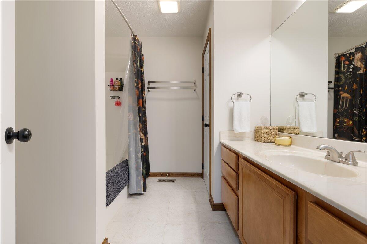 7595 Meeker Road, Dayton, Ohio 45414