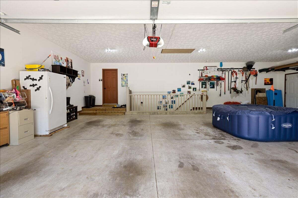 7595 Meeker Road, Dayton, Ohio 45414