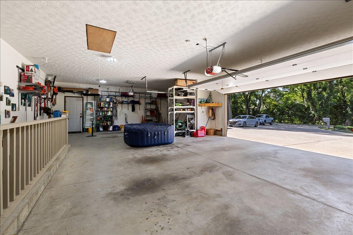 7595 Meeker Road, Dayton, Ohio 45414