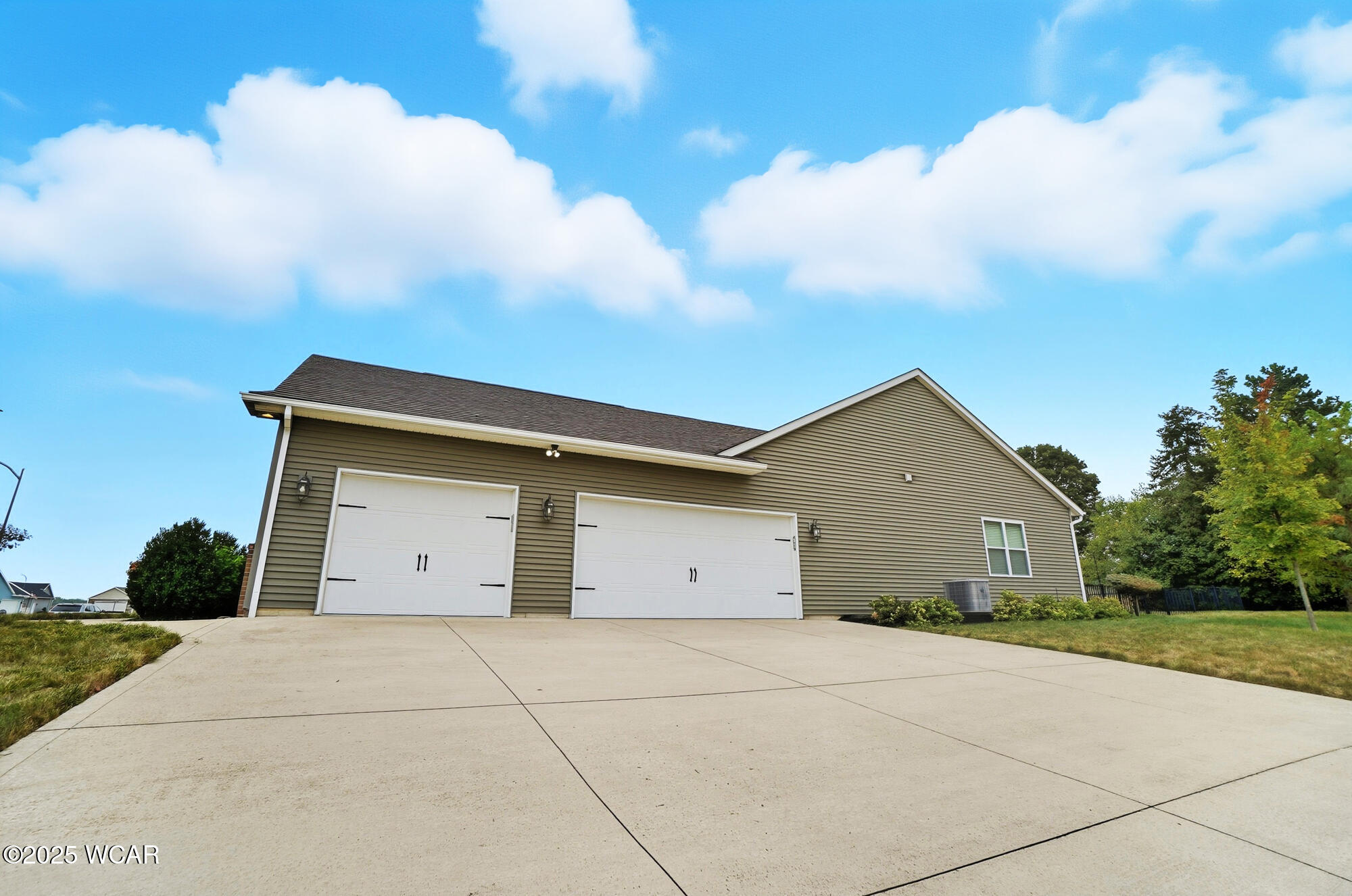 121 Bluegrass Drive, Wapakoneta, Ohio