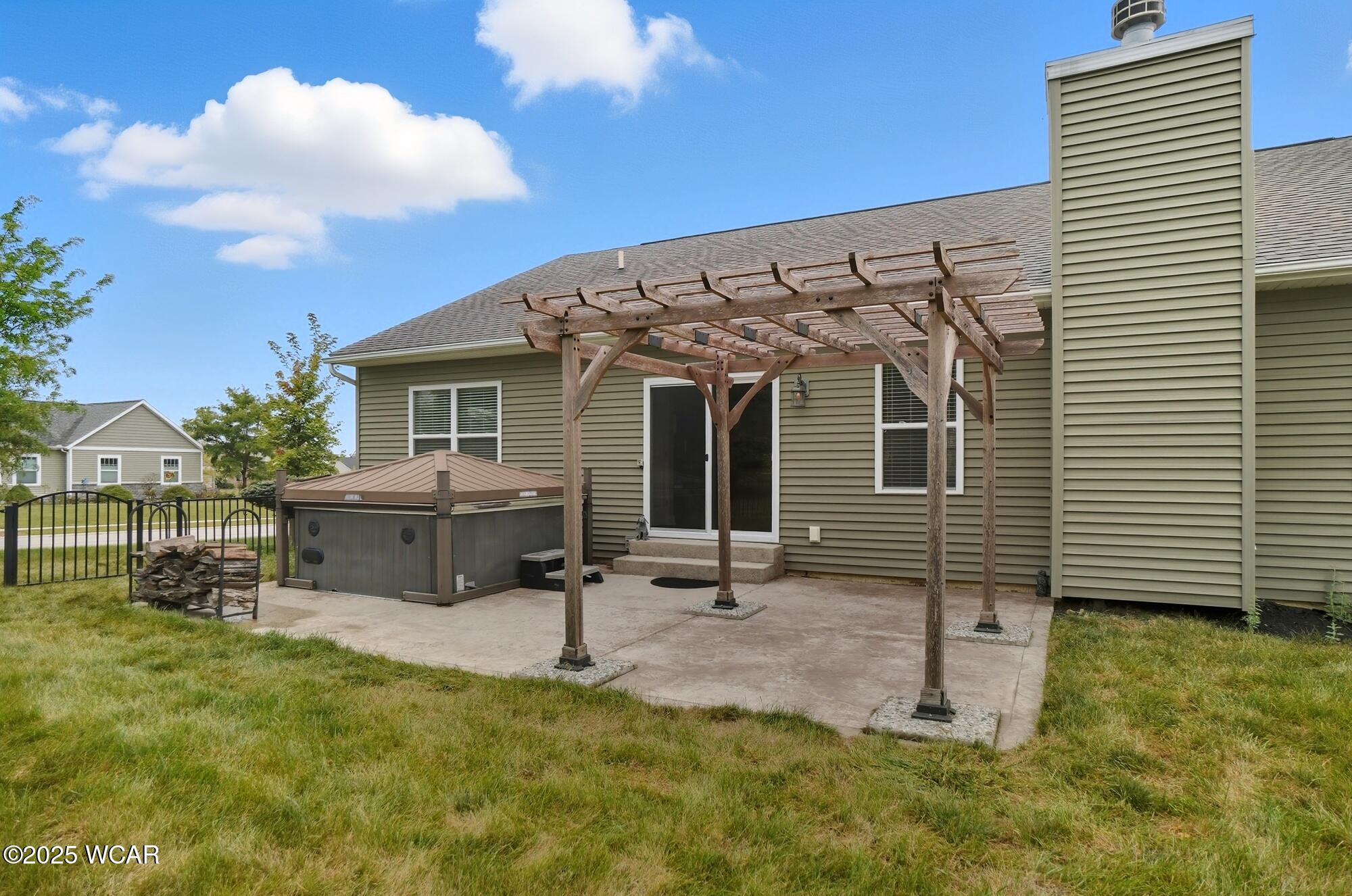 121 Bluegrass Drive, Wapakoneta, Ohio