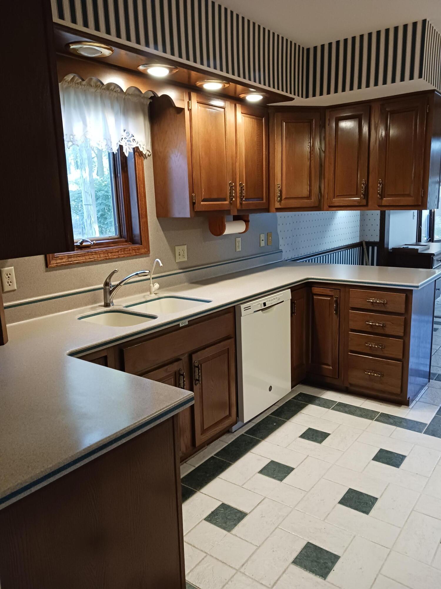 2010 Barnsbury Court, Celina, Ohio 45822