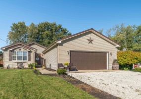 210 Lyndhurst Drive, Piqua, Ohio 45356, 4 Bedrooms Bedrooms, ,2 BathroomsBathrooms,Residential,For Sale,Lyndhurst,1041899