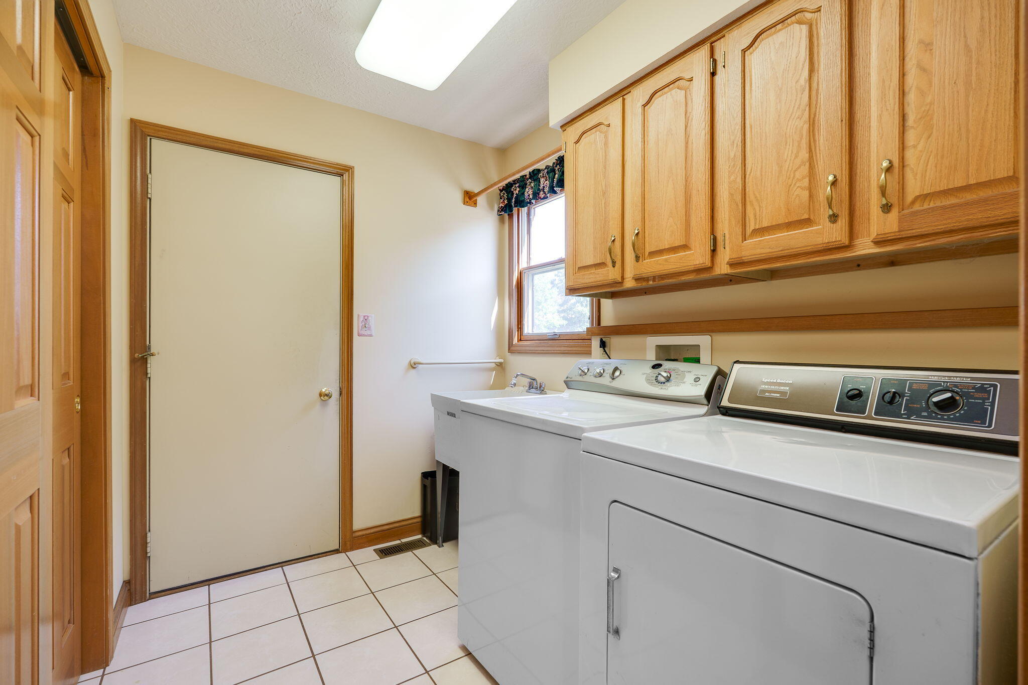 768 Stonehenge Drive, Tipp City, Ohio 45371