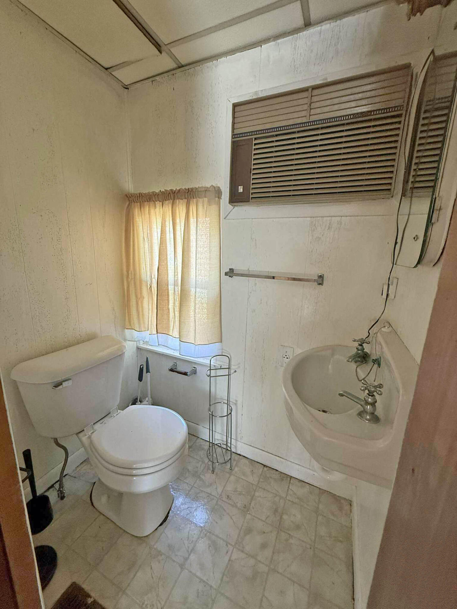 1206 Echo Lake Drive, Piqua, Ohio 45356