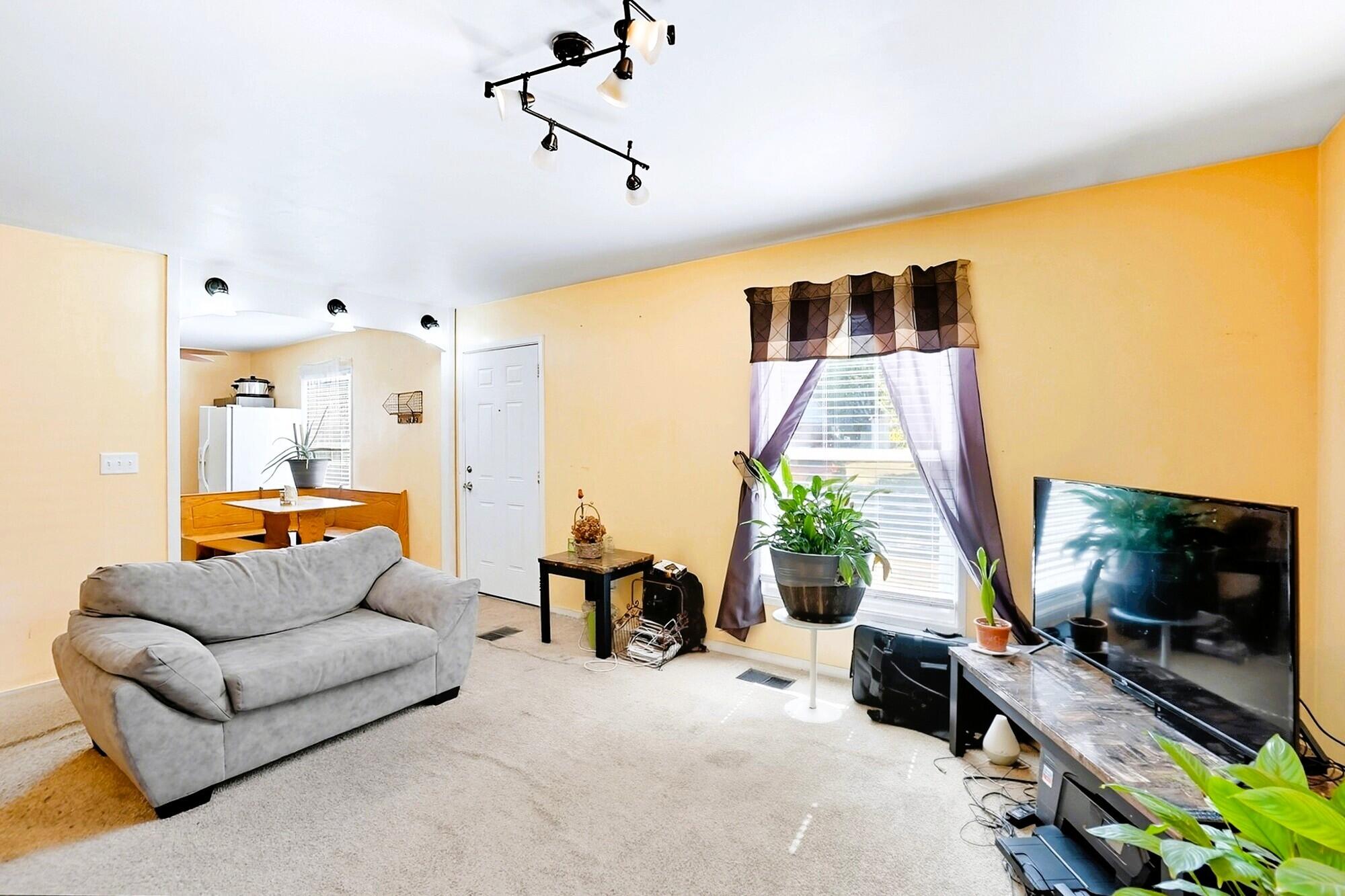 208 Corlington Drive, Springfield, Ohio 45506