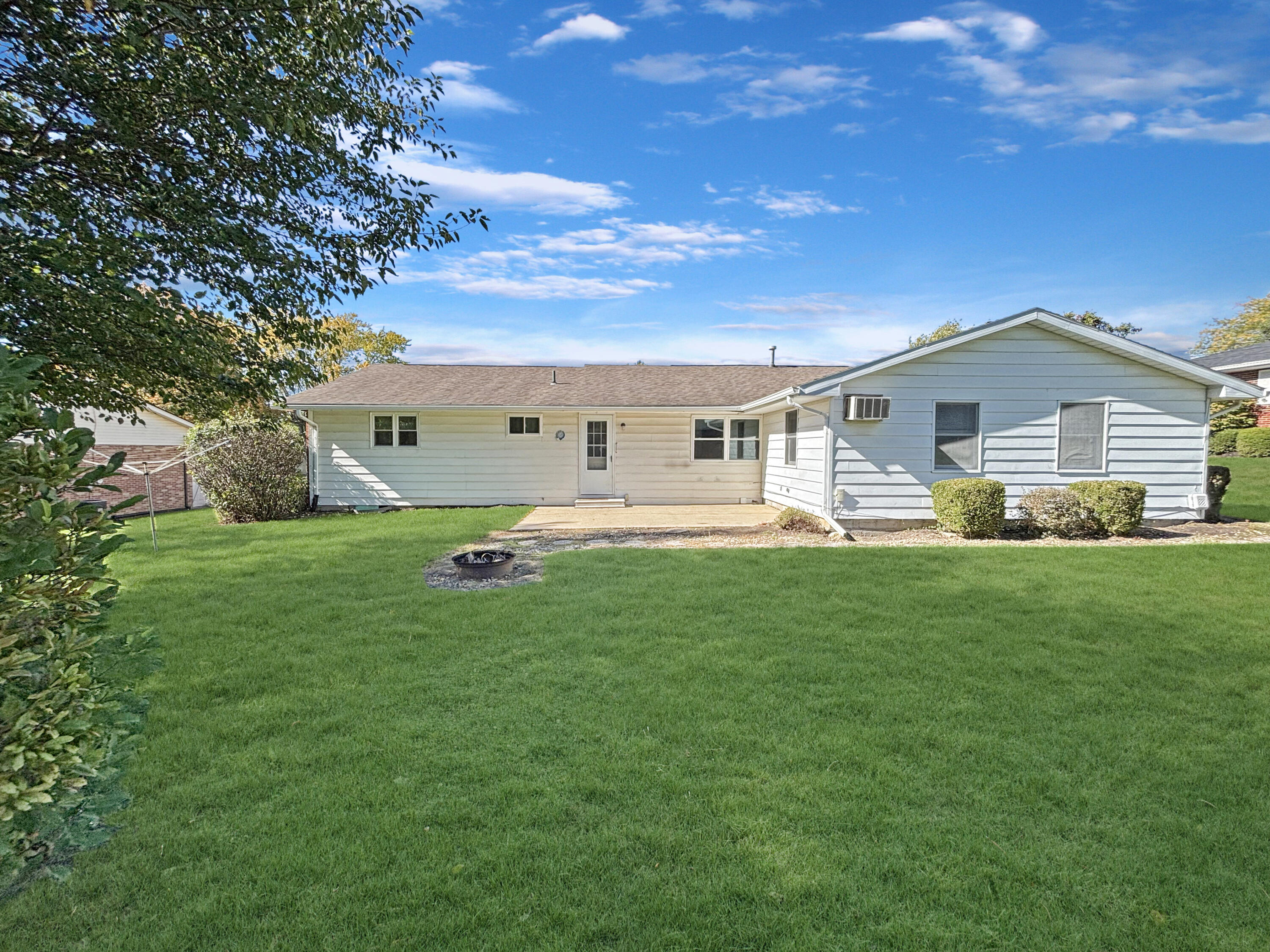 1215 Parkway Drive, Greenville, Ohio 45331