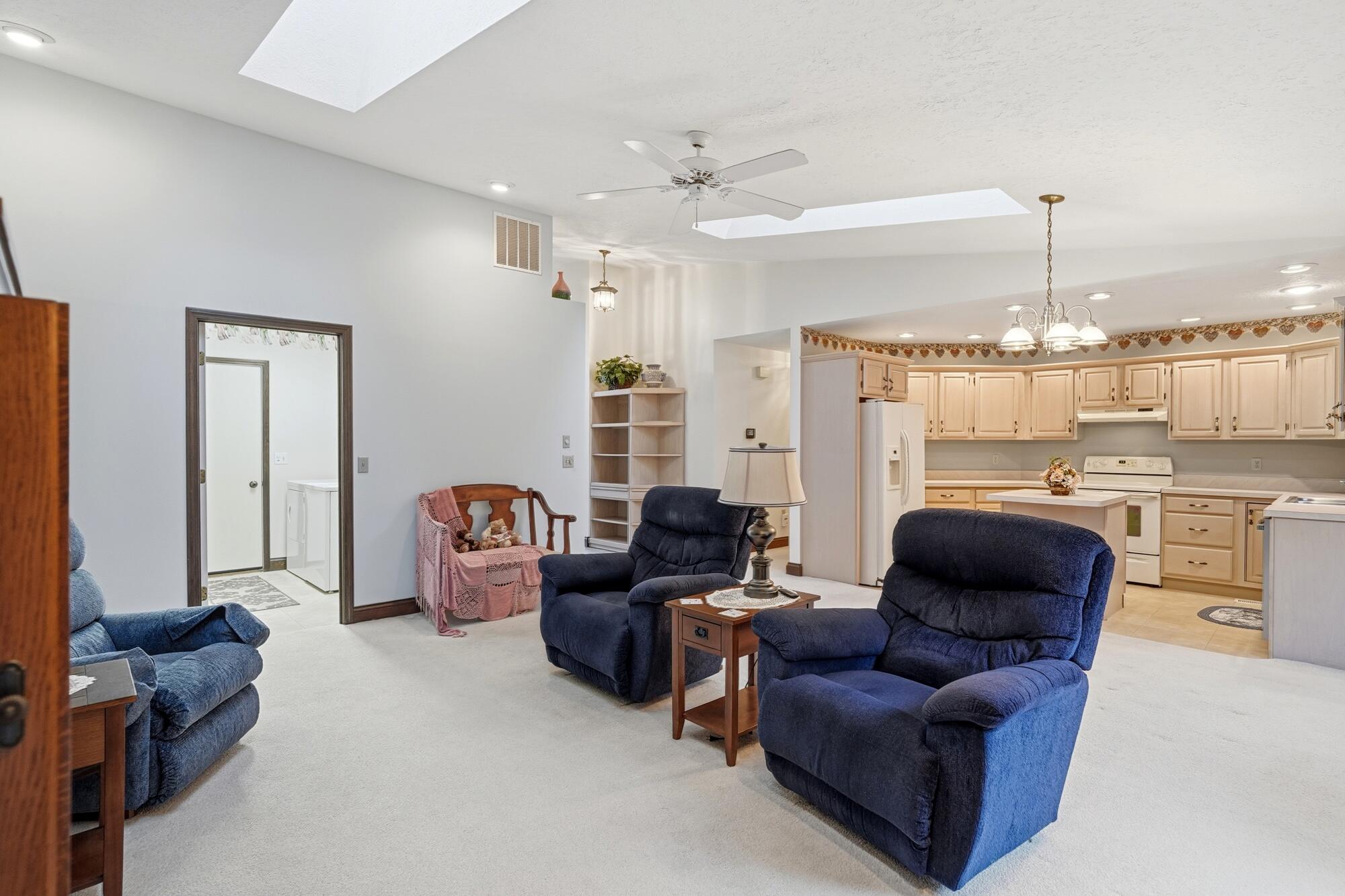 2244 Blackoak Drive, Troy, Ohio 45373