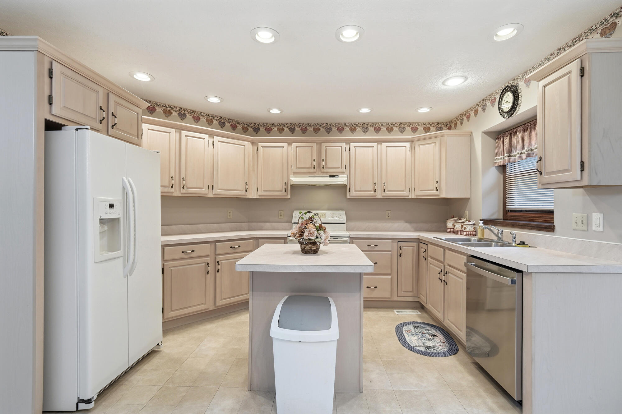 2244 Blackoak Drive, Troy, Ohio 45373
