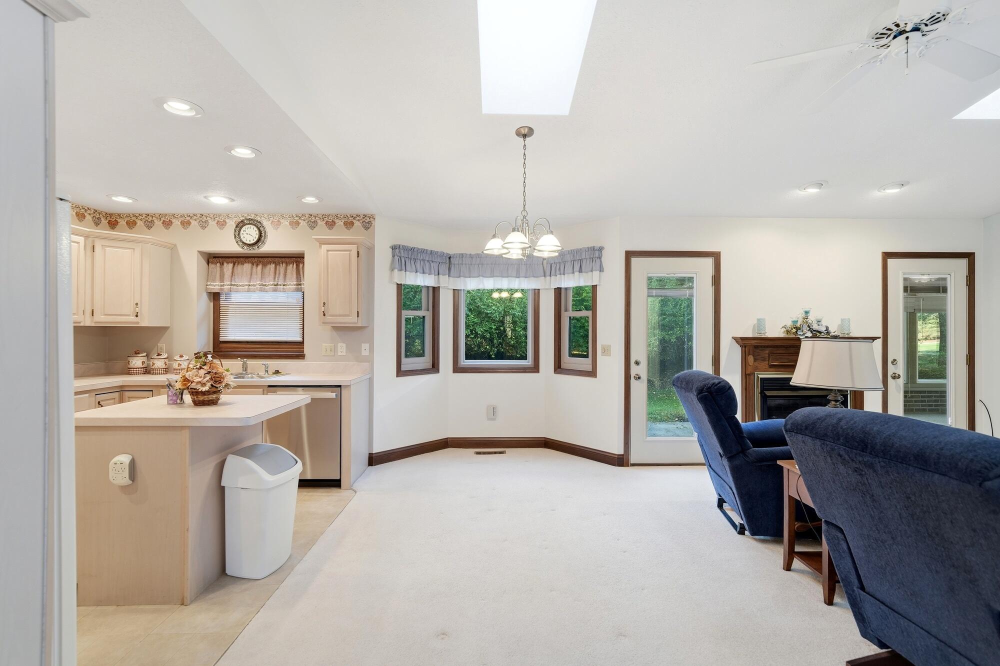 2244 Blackoak Drive, Troy, Ohio 45373