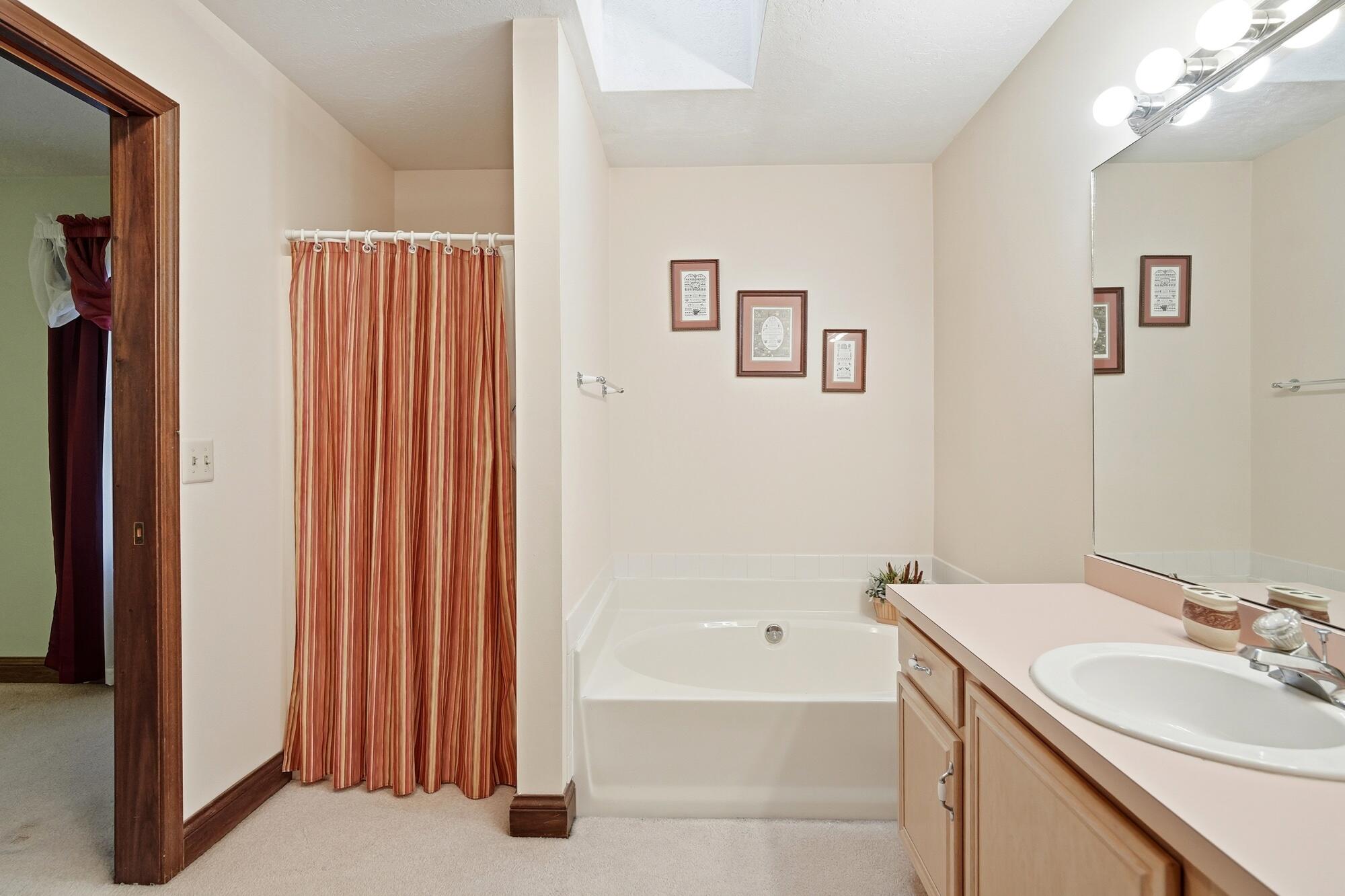 2244 Blackoak Drive, Troy, Ohio 45373