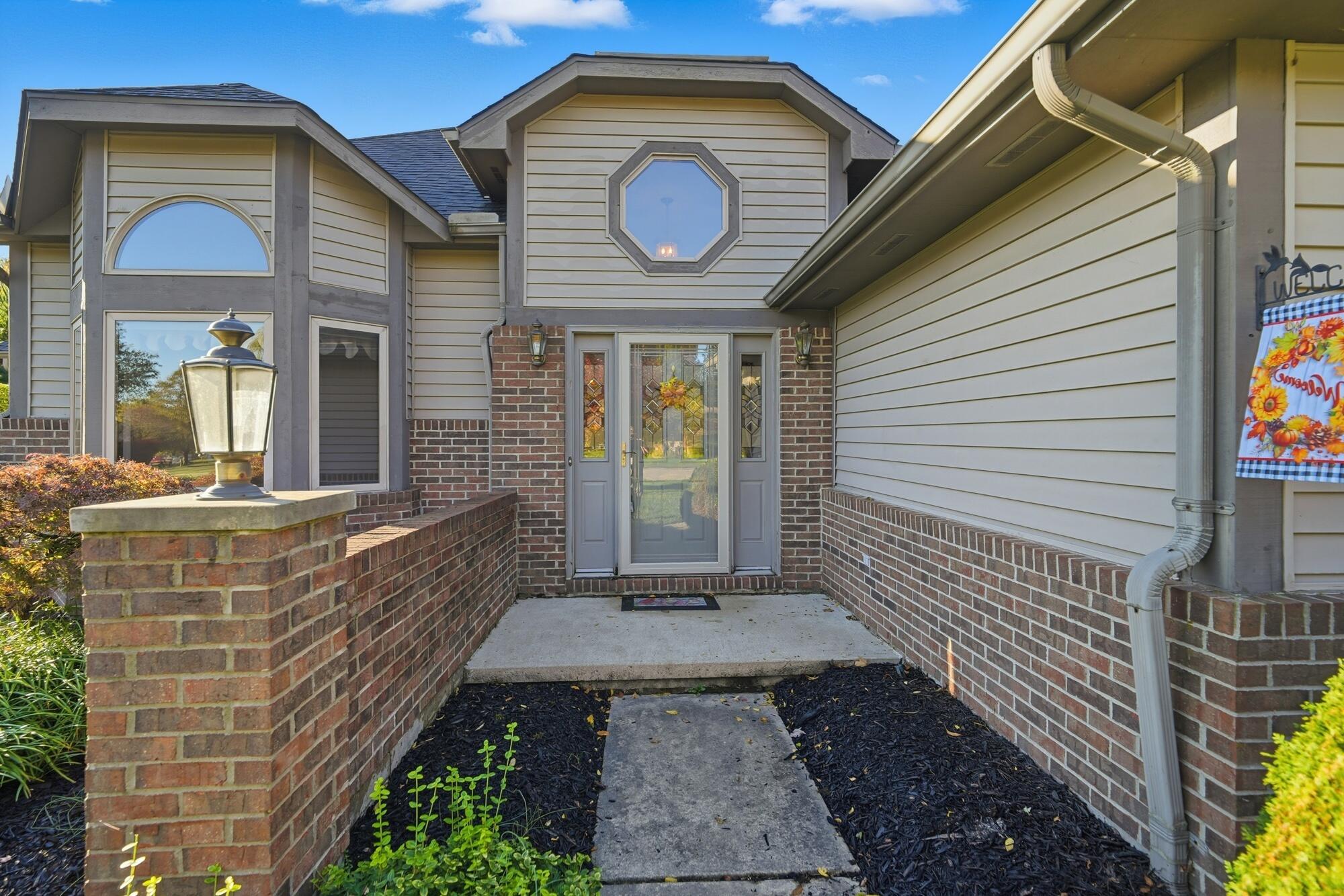 2244 Blackoak Drive, Troy, Ohio 45373