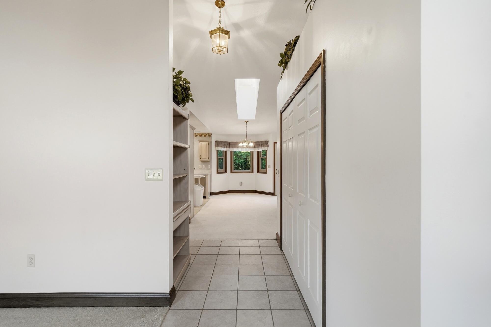 2244 Blackoak Drive, Troy, Ohio 45373