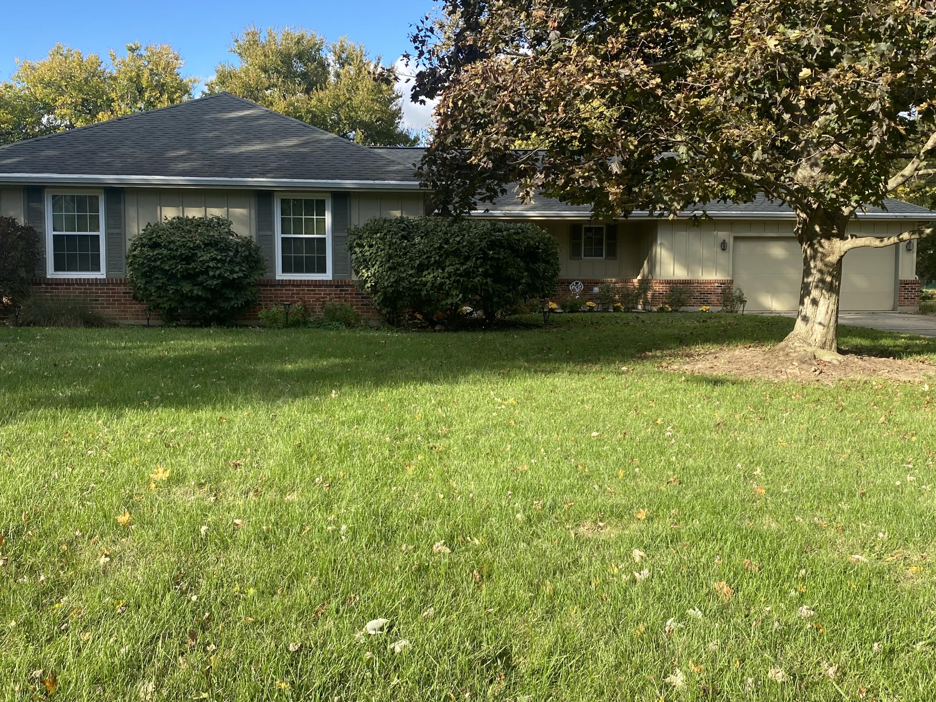 1811 Greenbriar Drive, Troy, Ohio 45373