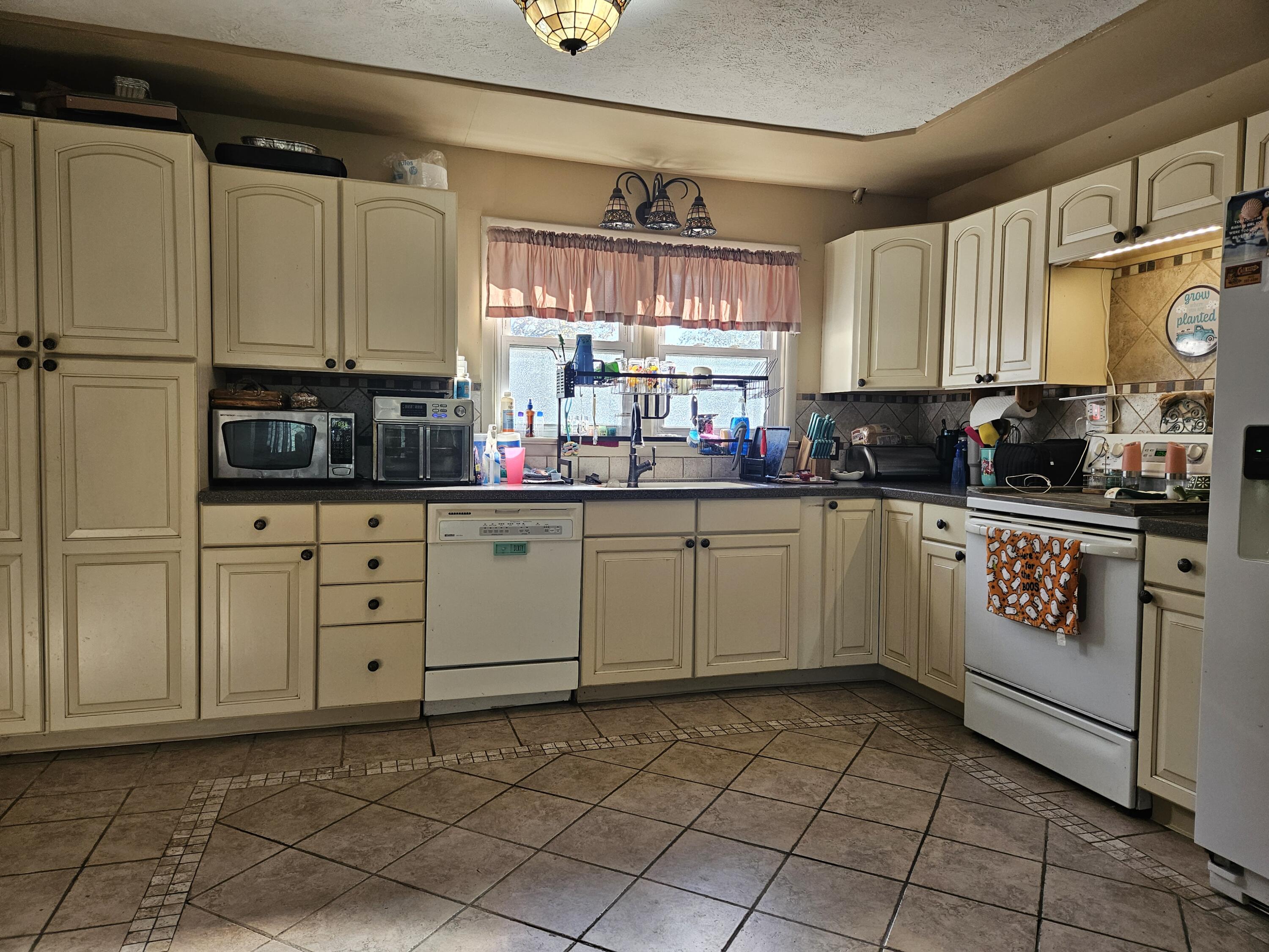3452 Bosart Road, Springfield, Ohio 45503