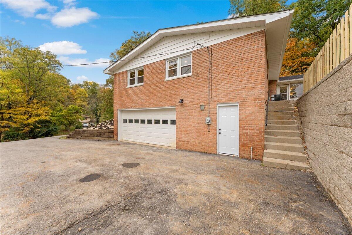 844 White Oak Drive, Springfield, Ohio 45504