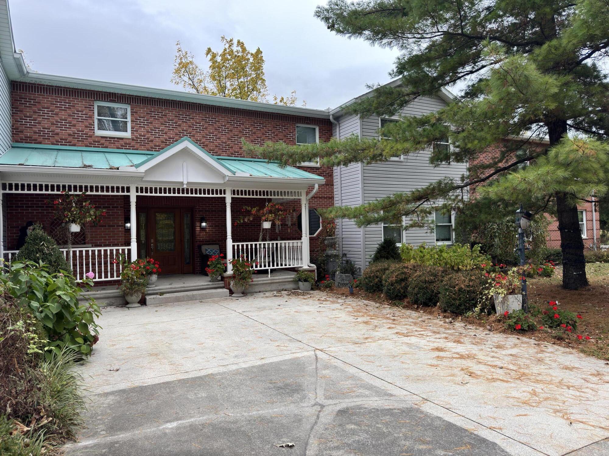 1100 Auglaize Street, Wapakoneta, Ohio 45895