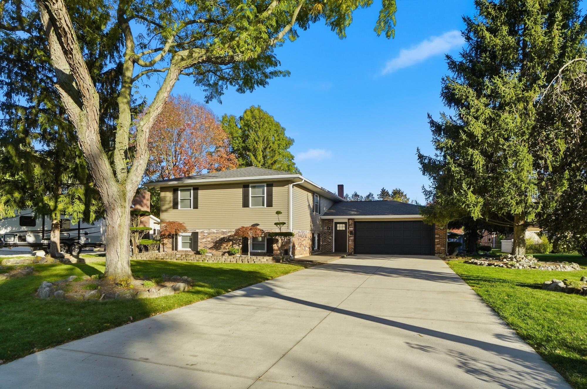 906 Aster Drive, Wapakoneta, Ohio 45895