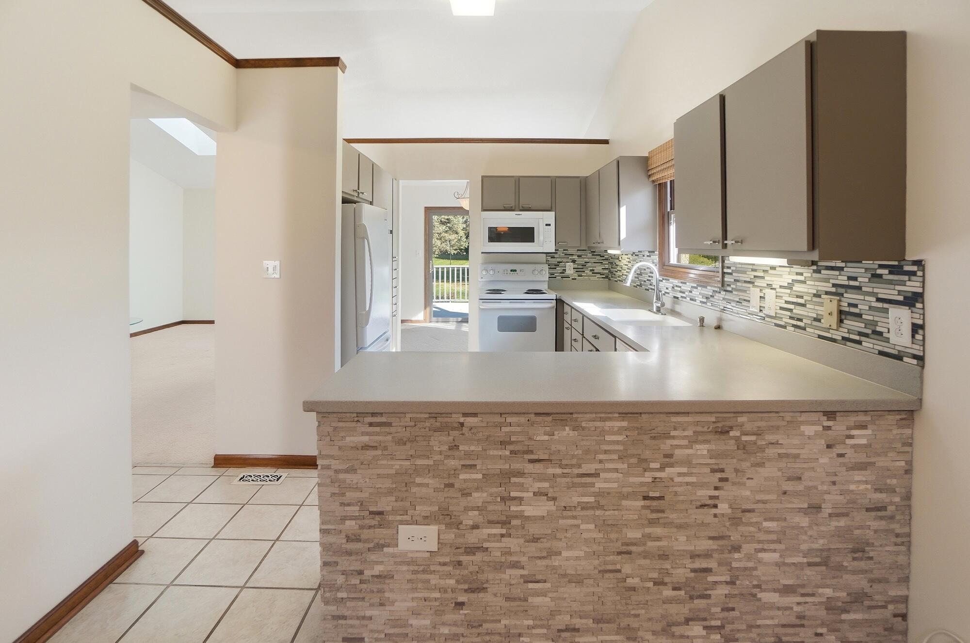 3112 Country Side Court, Springfield, Ohio 45503