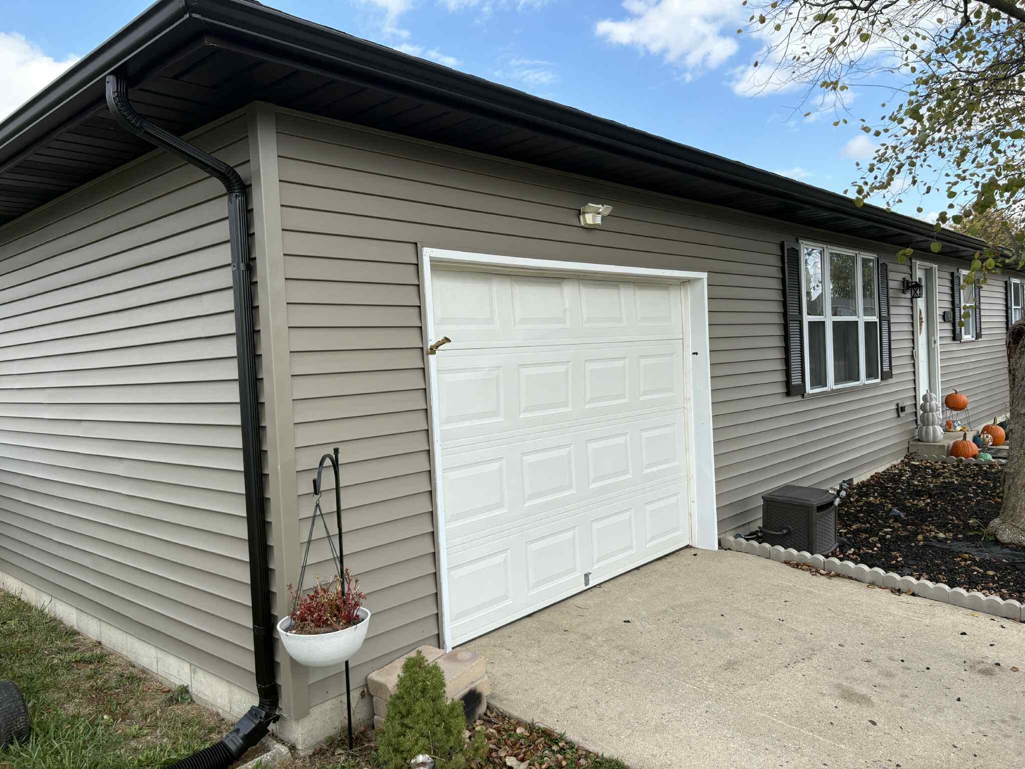 103 Redbud Circle, Jackson Center, Ohio 45334