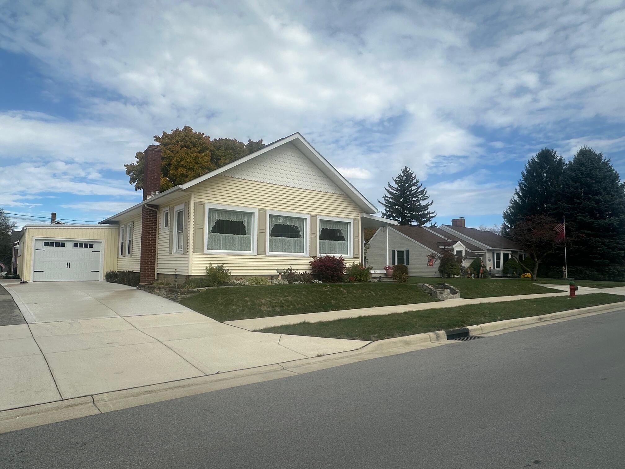 814 Benton Street, Wapakoneta, Ohio 45895