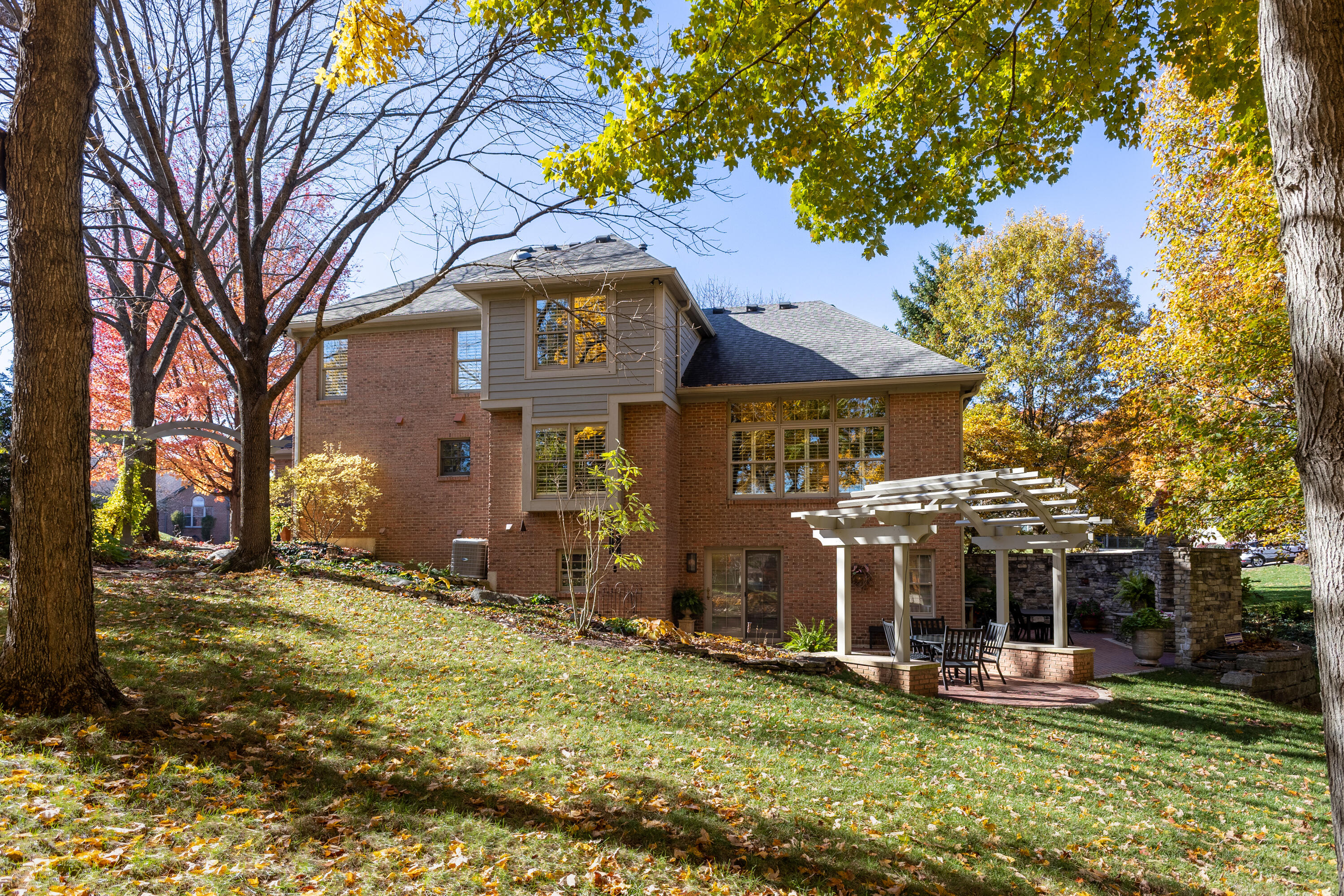 1052 Forest Crest Place, Vandalia, Ohio 45377