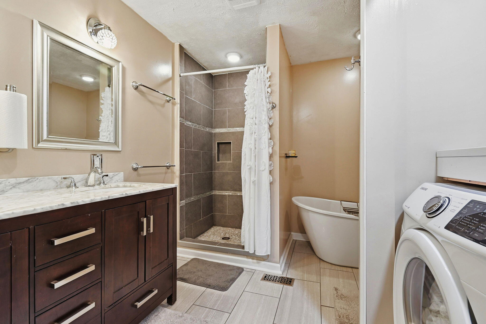 7585 Wrenview Drive, Springfield, Ohio 45502