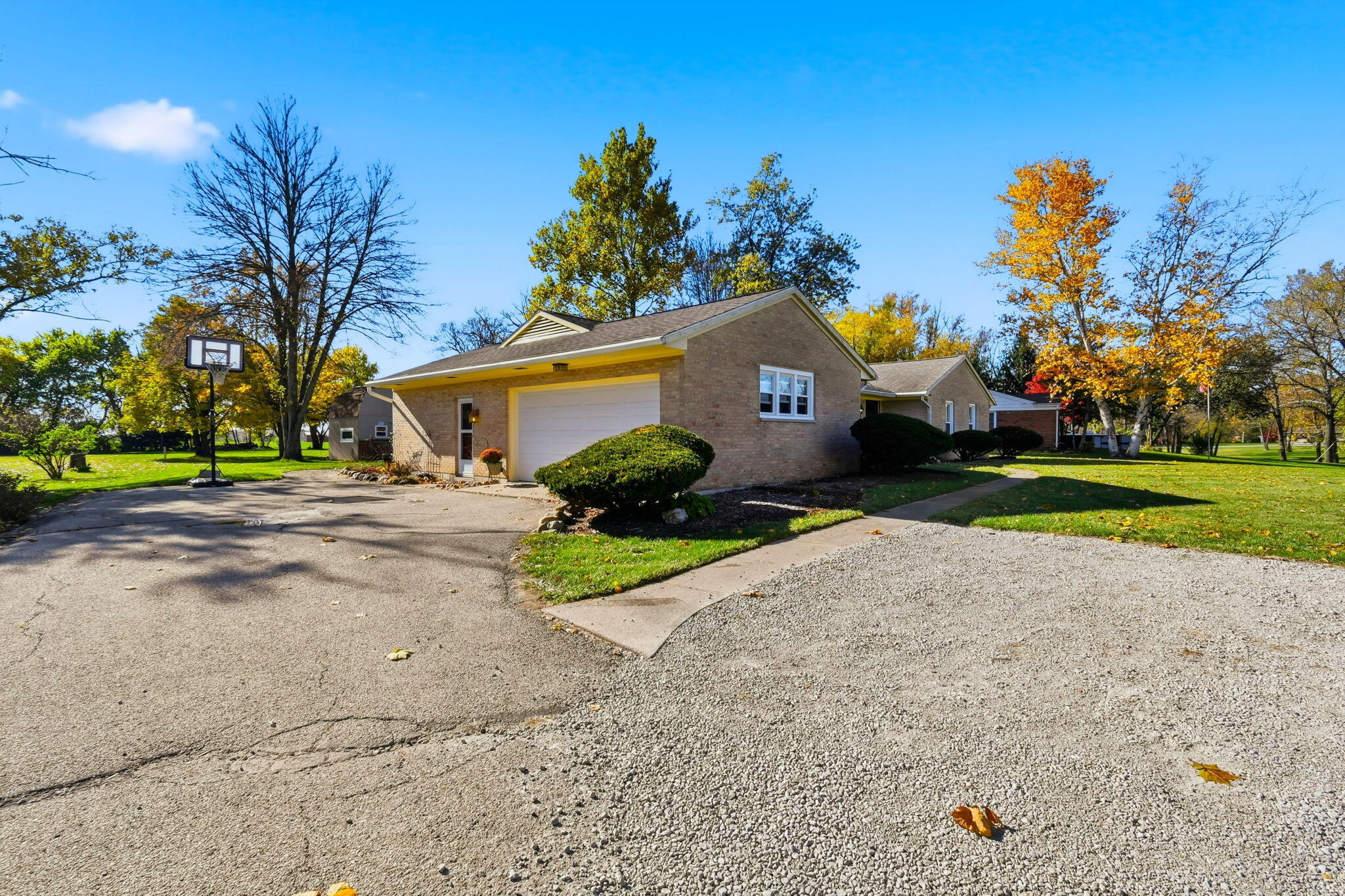 7585 Wrenview Drive, Springfield, Ohio 45502