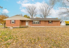 8425 Moffett Road, Piqua, Ohio 45356, 4 Bedrooms Bedrooms, ,3 BathroomsBathrooms,Residential,For Sale,Moffett,1042432