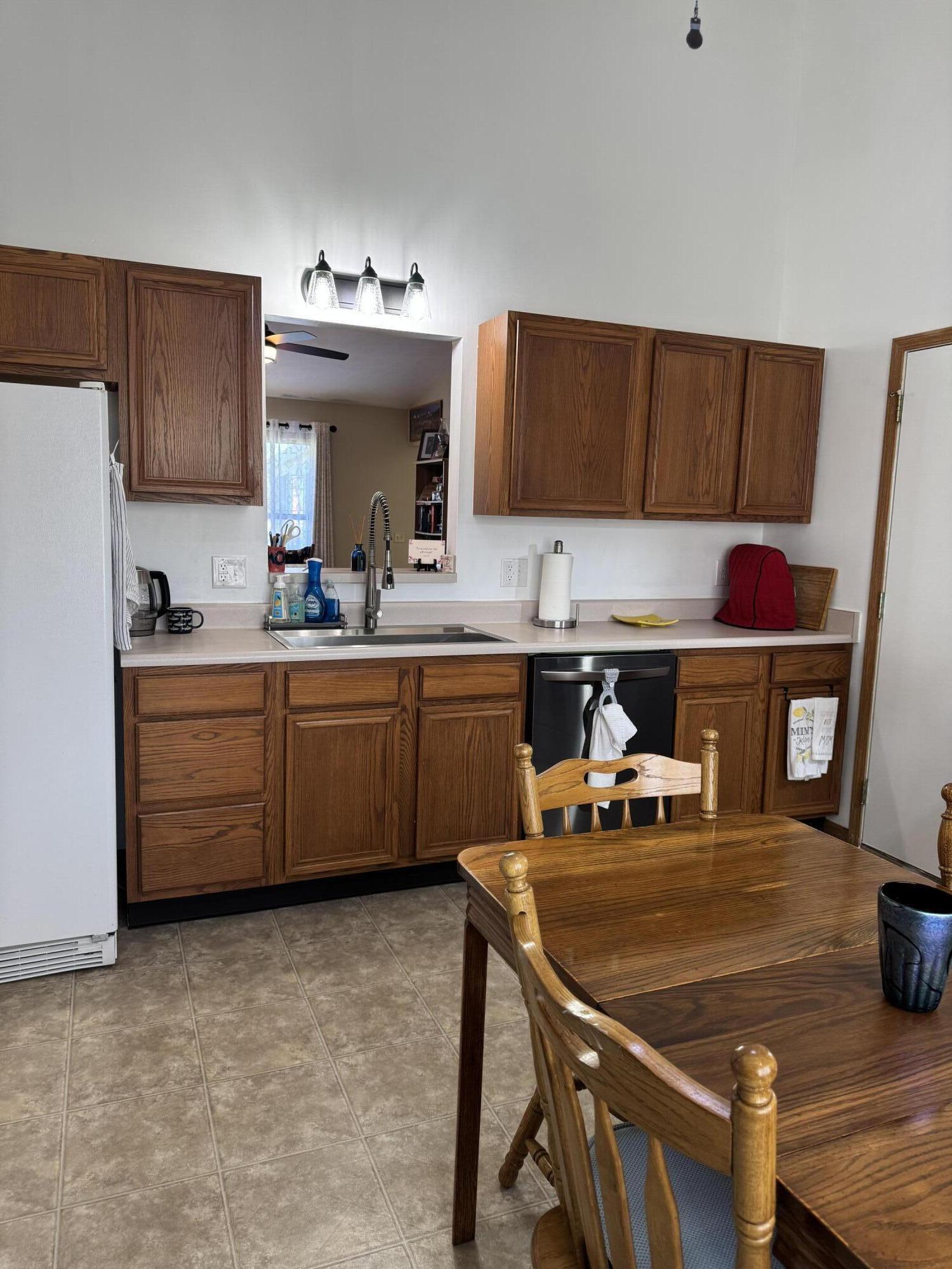 1708 New Castle Lane, Springfield, Ohio 45503