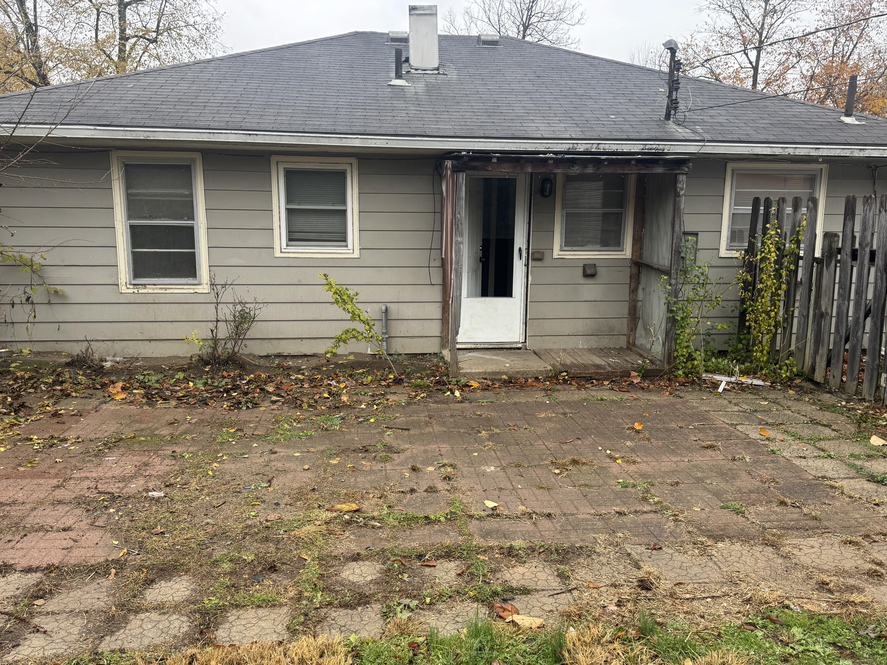2221 Harshman Boulevard, Springfield, Ohio 45504