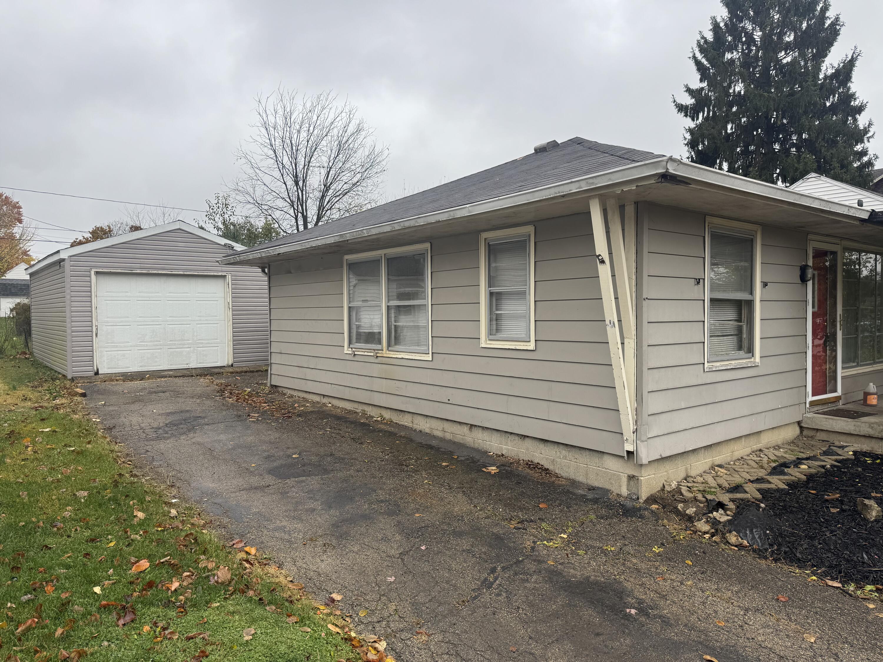 2221 Harshman Boulevard, Springfield, Ohio 45504