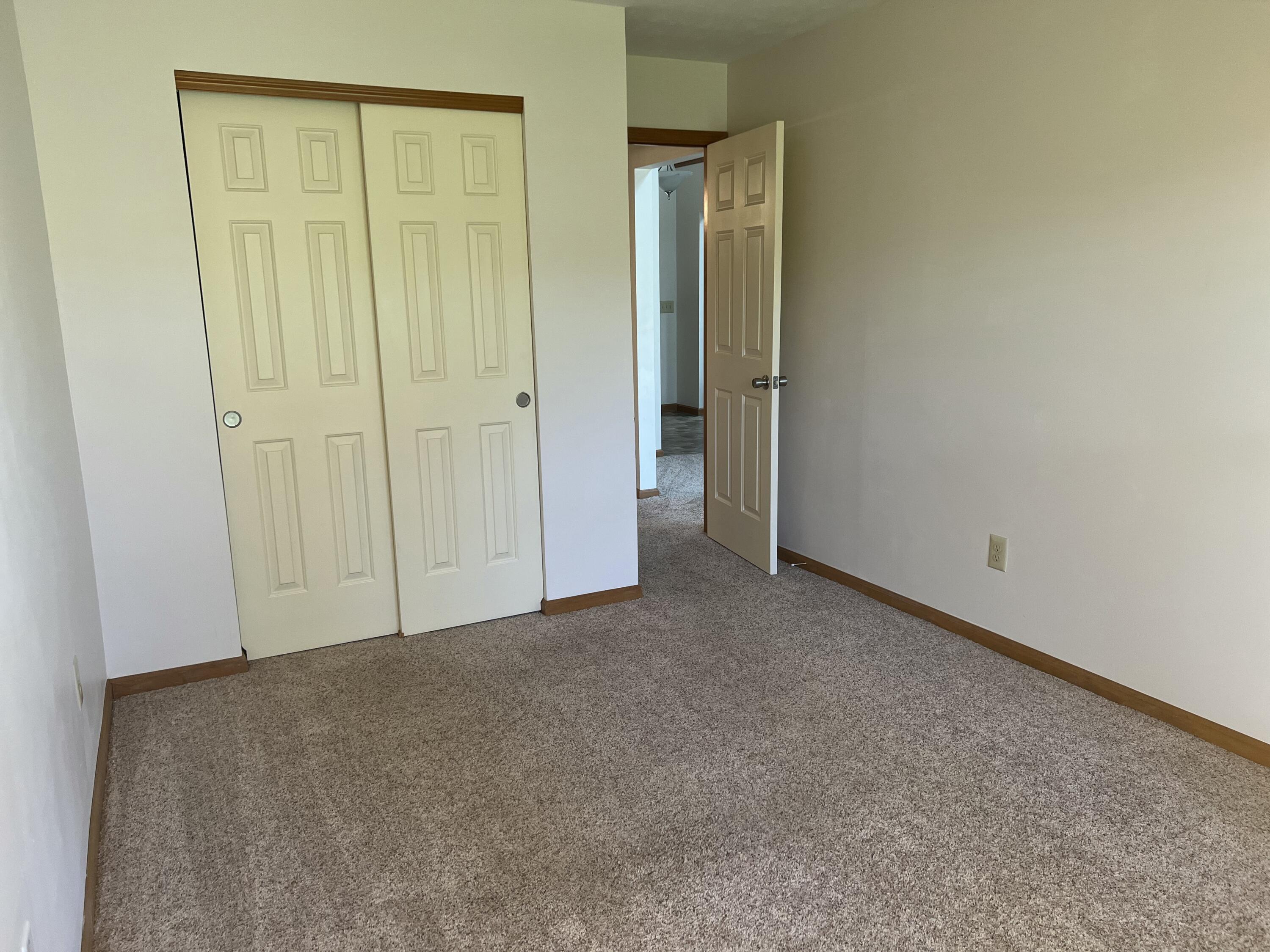 3126 Lakeview Court, Springfield, Ohio 45503