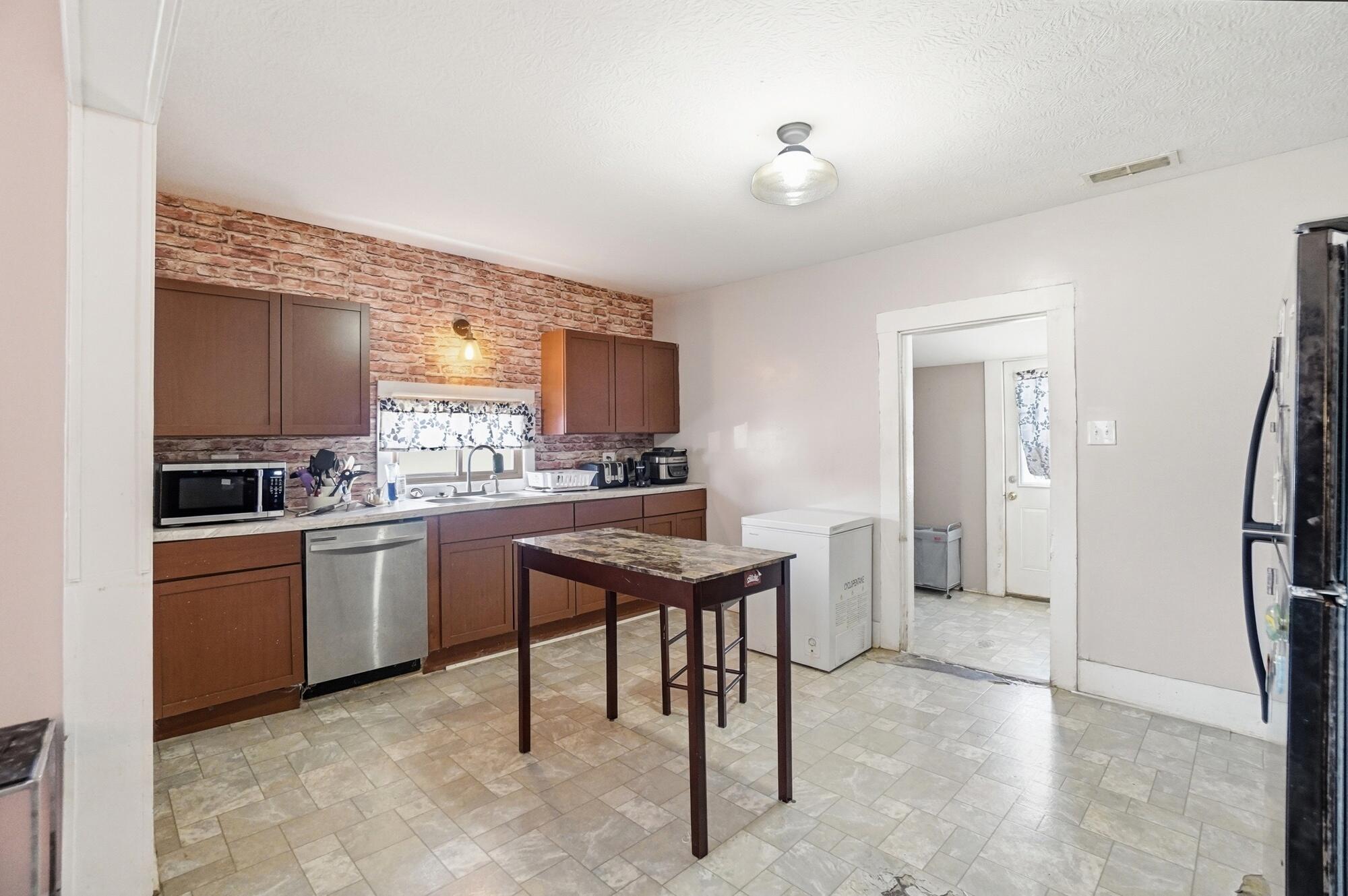 206 Pike Street, Jackson Center, Ohio 45334