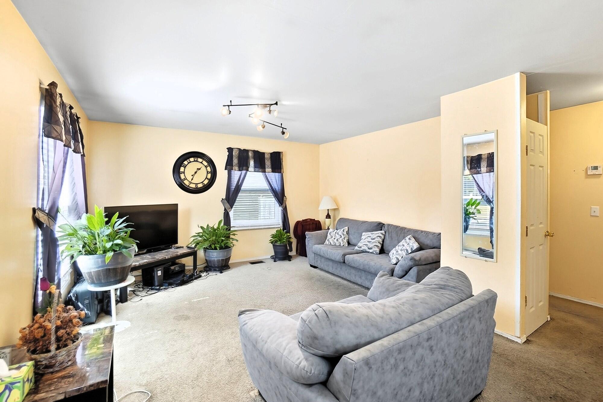 208 Corlington Drive, Springfield, Ohio 45506