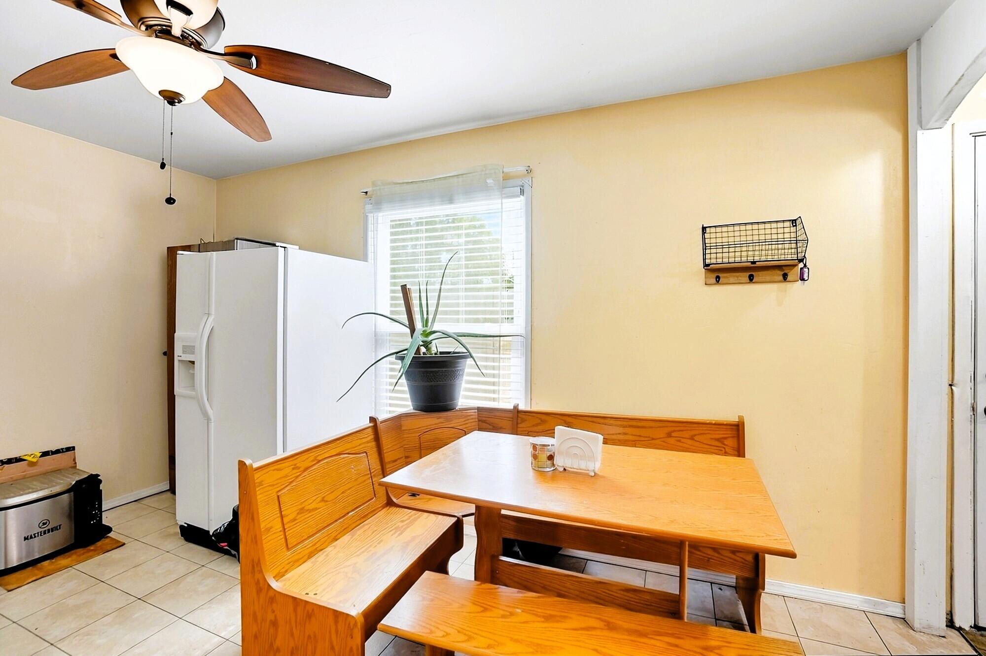 208 Corlington Drive, Springfield, Ohio 45506