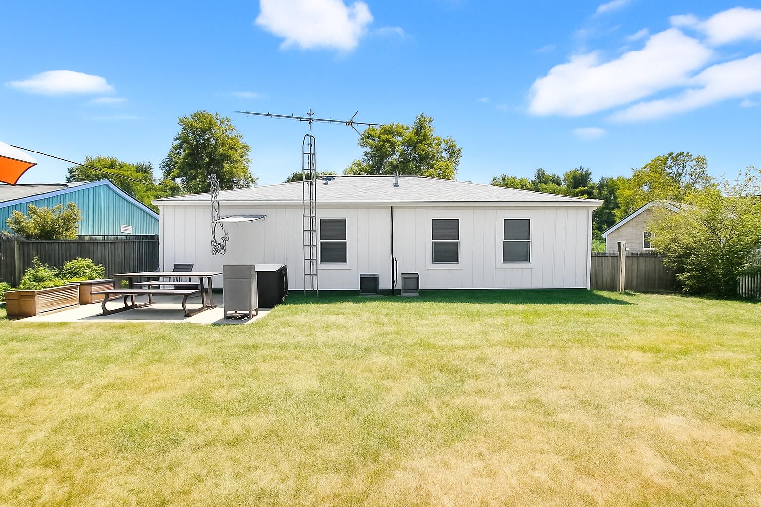 208 Corlington Drive, Springfield, Ohio 45506