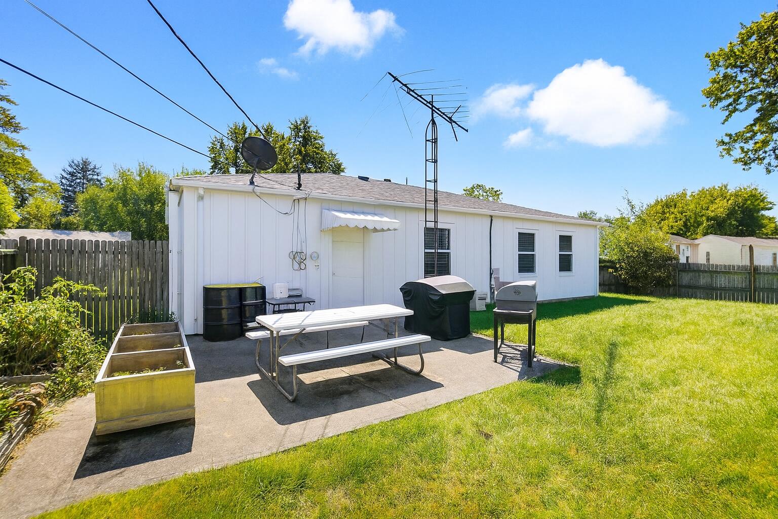 208 Corlington Drive, Springfield, Ohio 45506