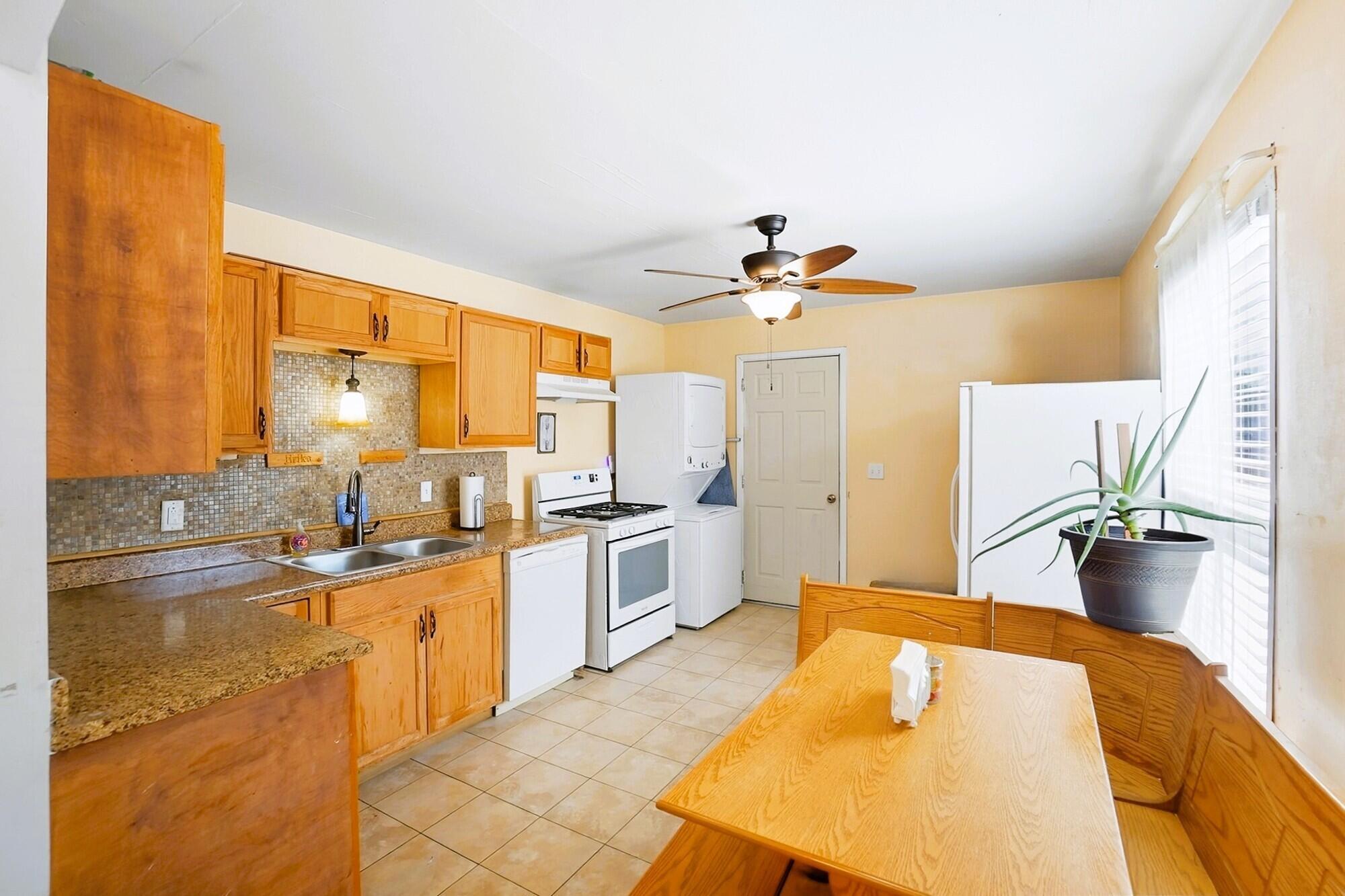 208 Corlington Drive, Springfield, Ohio 45506