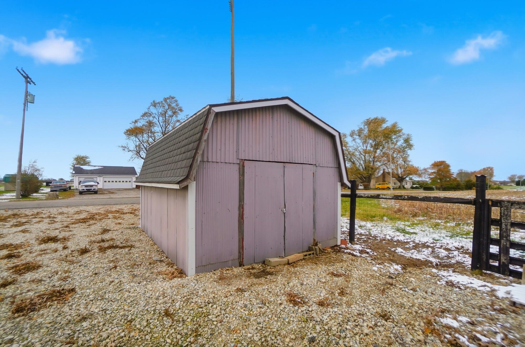 1125 Roberts Mill Road, London, Ohio 43140