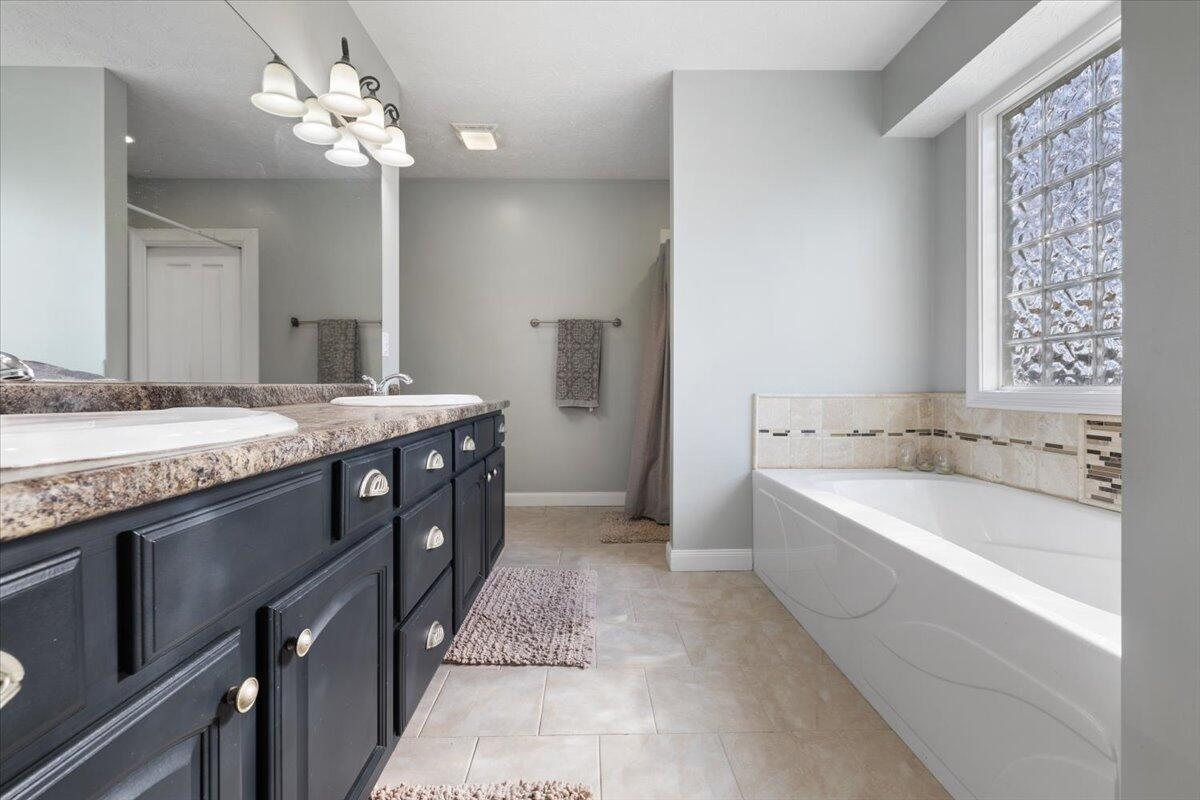 2600 Meadowpoint Drive, Troy, Ohio 45373