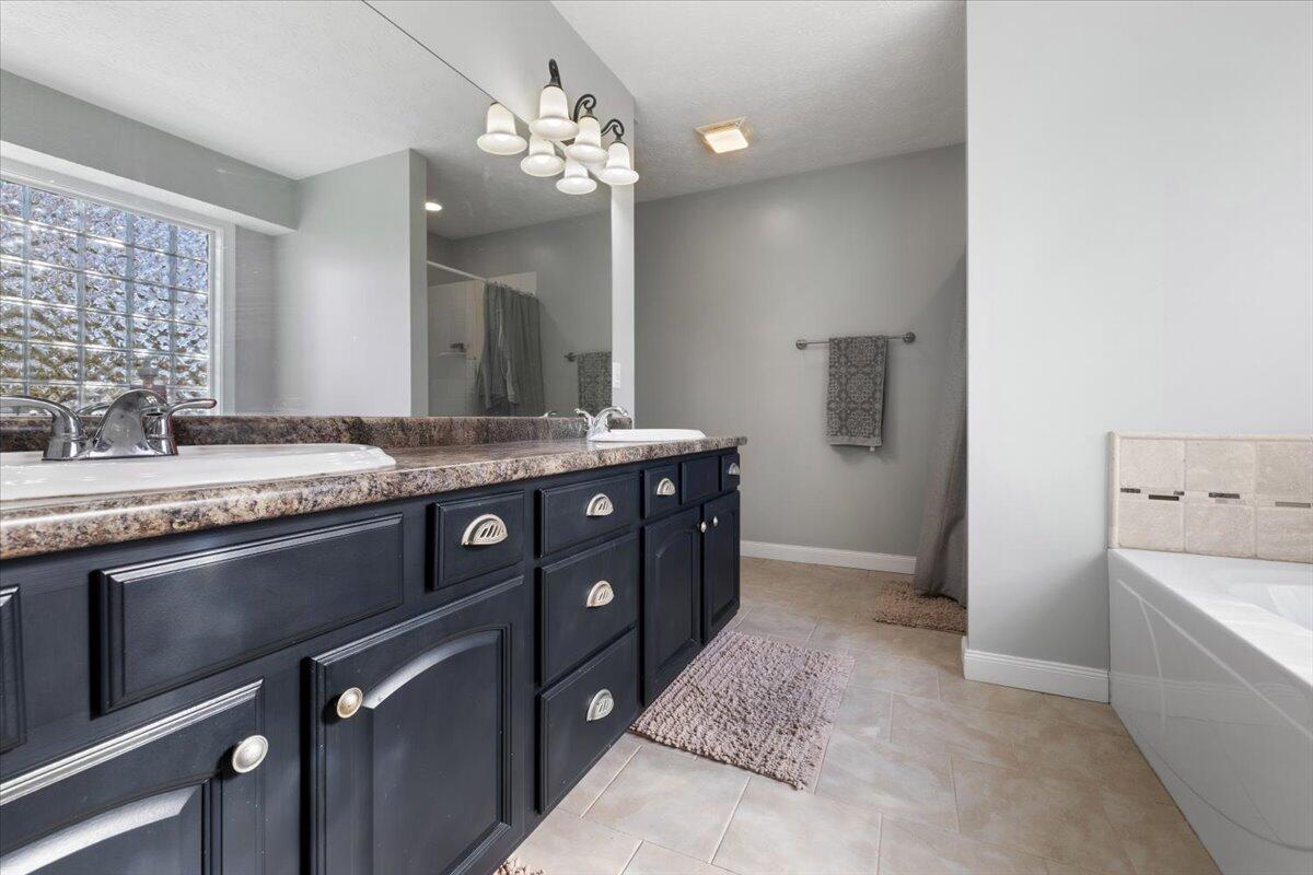 2600 Meadowpoint Drive, Troy, Ohio 45373