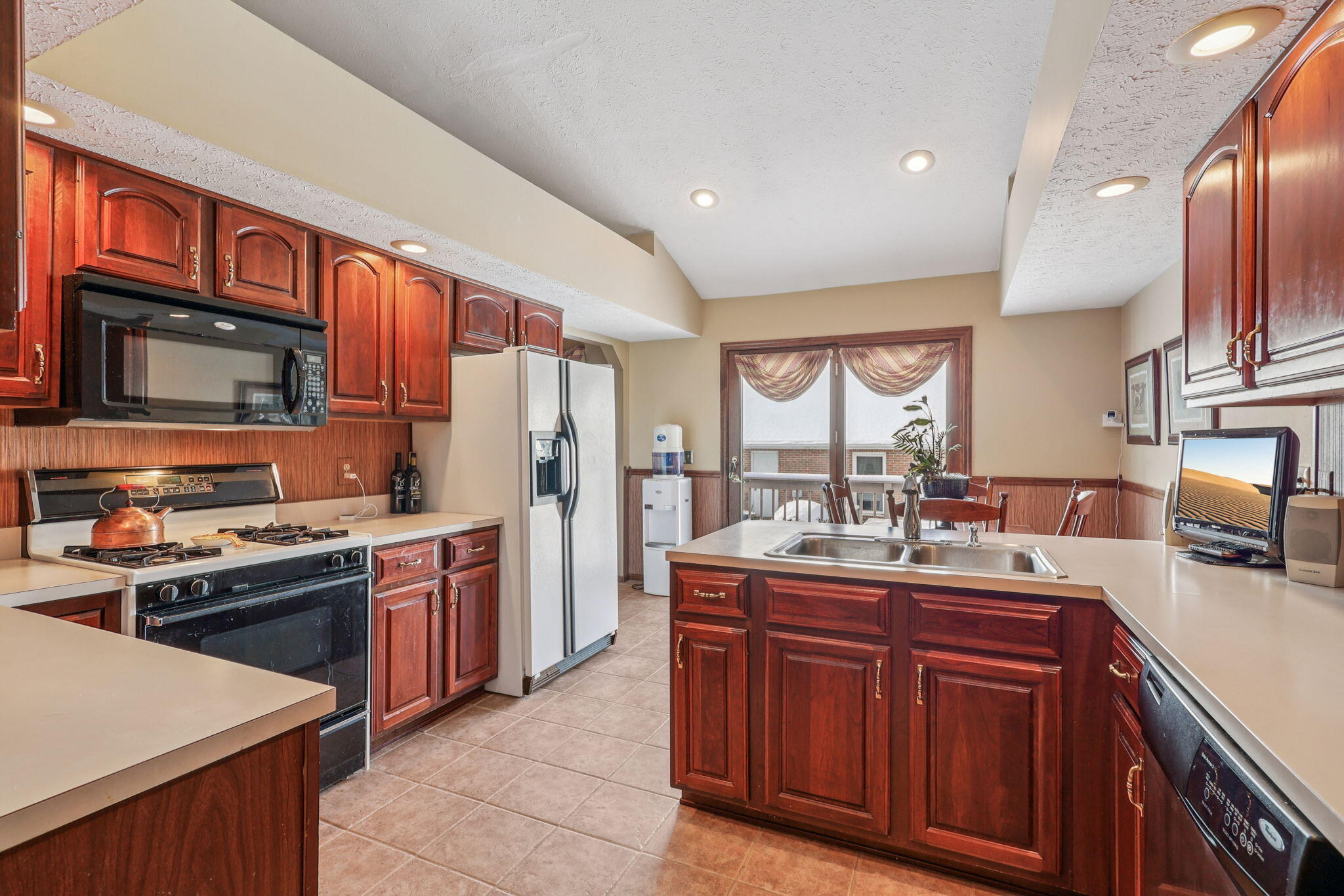 915 Winston Lane, Tipp City, Ohio 45371